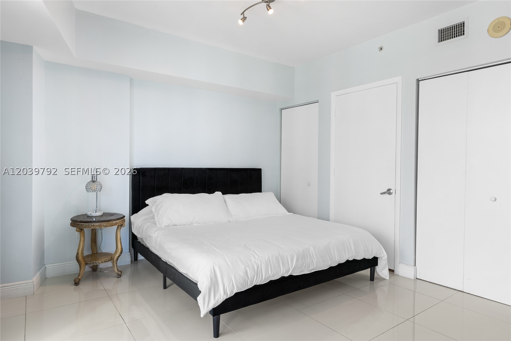 350 S Miami Ave #2815, Miami FL 33130