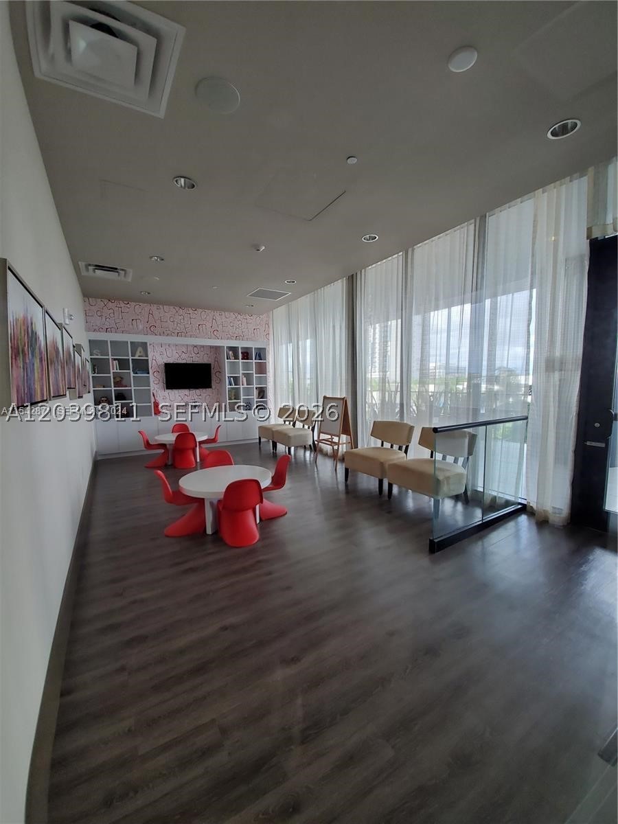 5252 NW 85th Ave #1504, Doral FL 33166