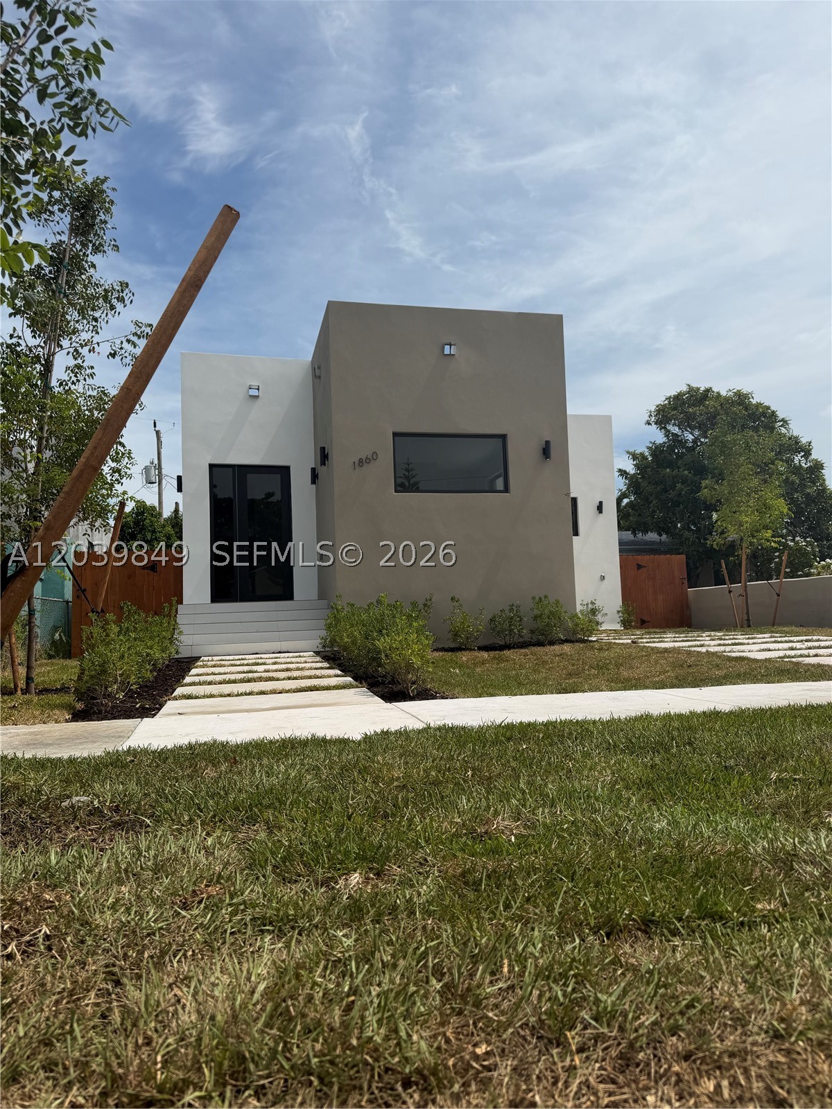 1860 NW 48th St, Miami FL 33142