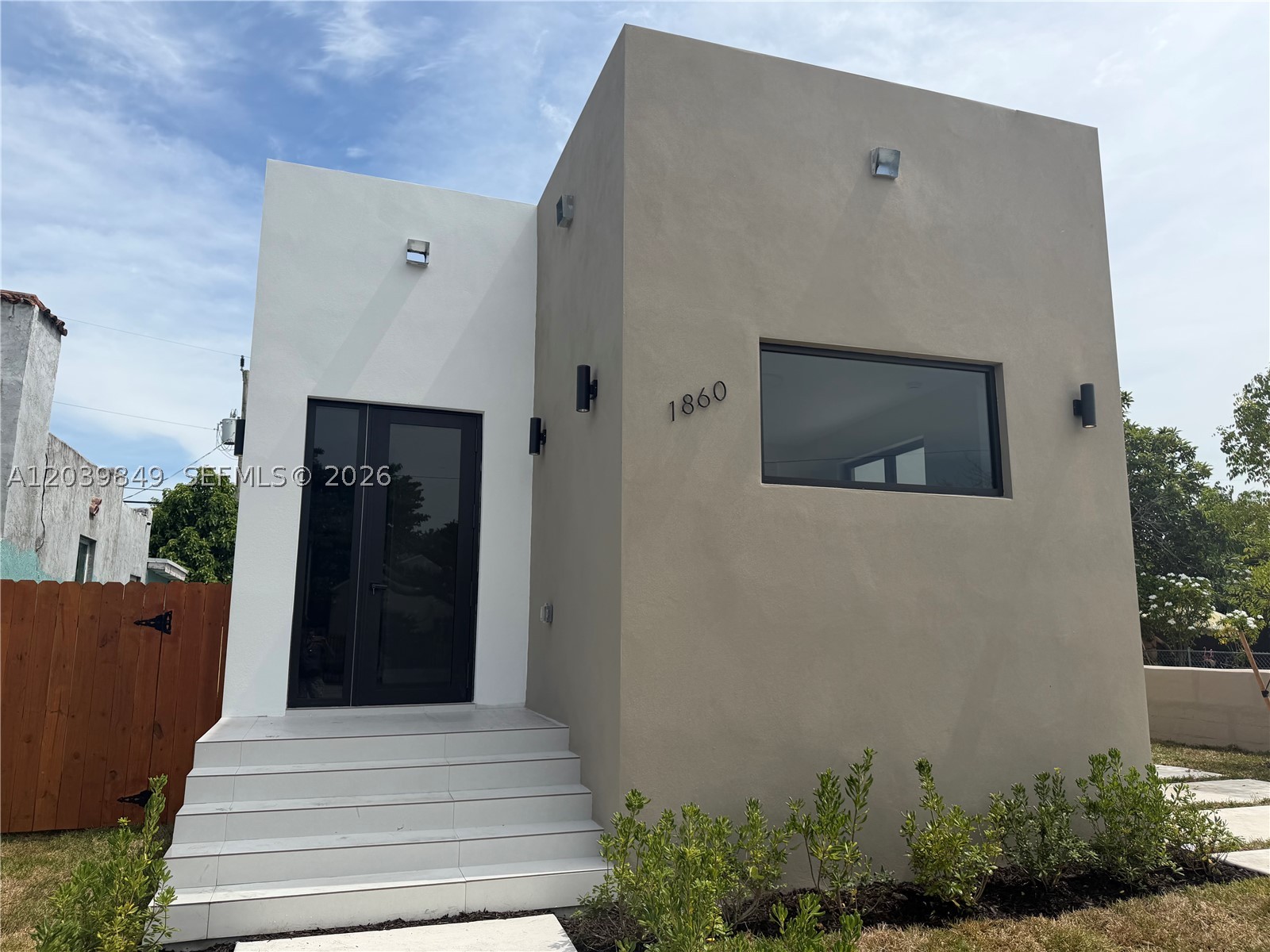 1860 NW 48th St, Miami FL 33142