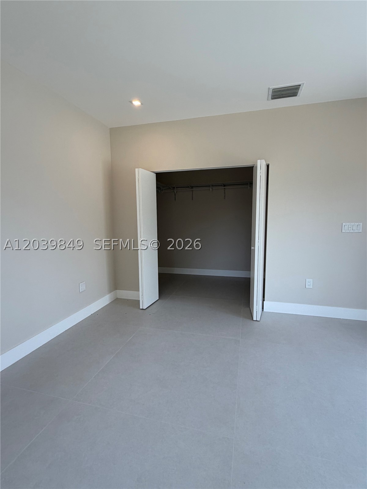 1860 NW 48th St, Miami FL 33142