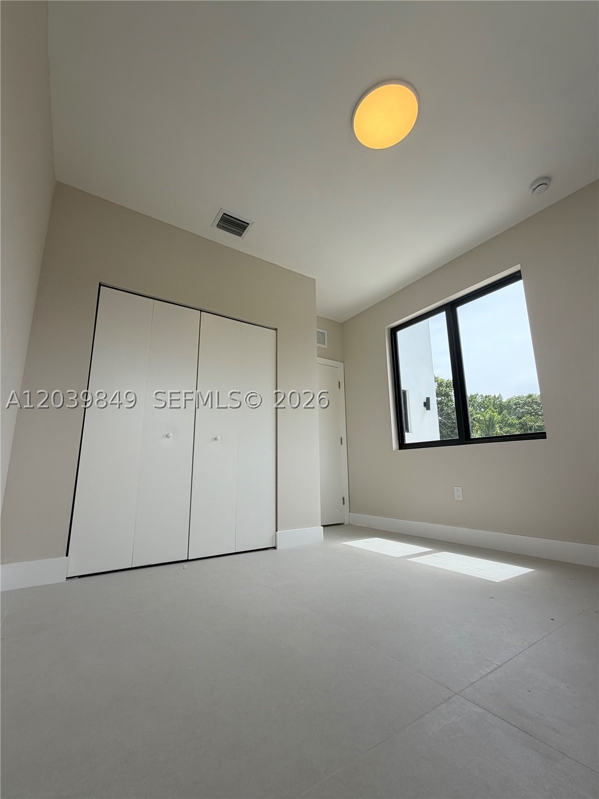1860 NW 48th St, Miami FL 33142