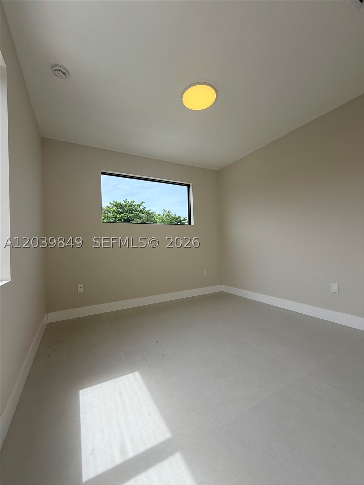 1860 NW 48th St, Miami FL 33142