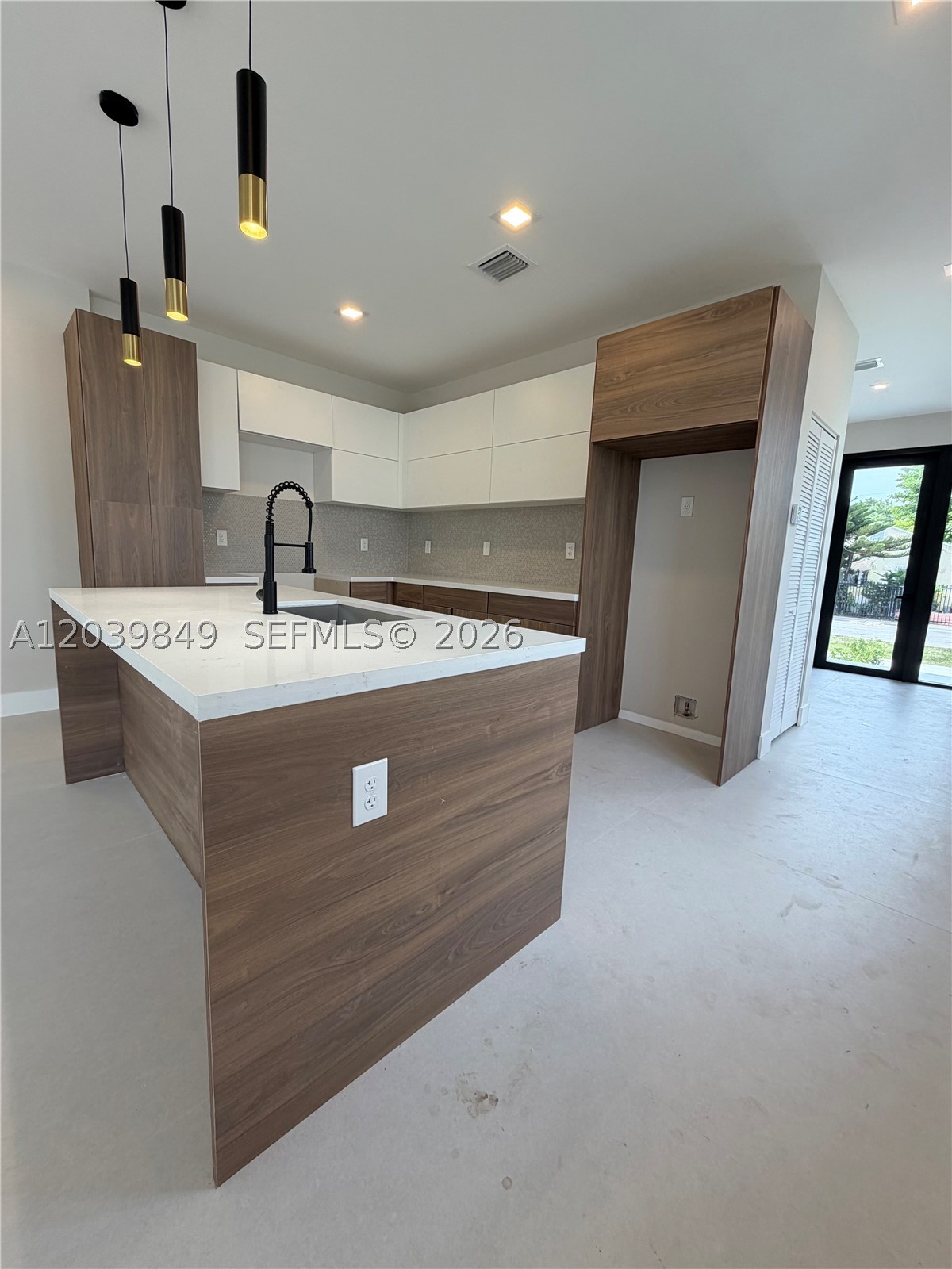 1860 NW 48th St, Miami FL 33142