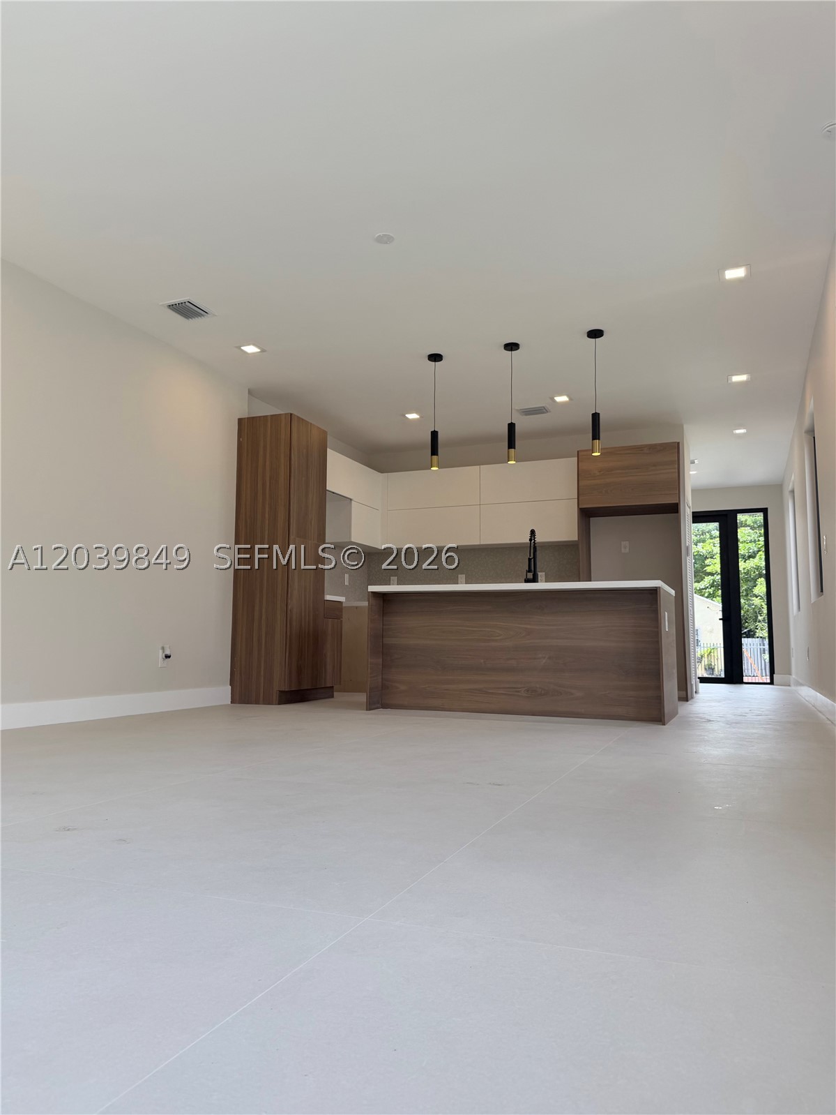 1860 NW 48th St, Miami FL 33142