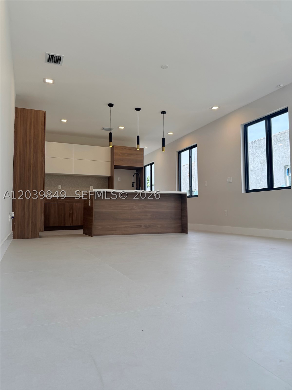 1860 NW 48th St, Miami FL 33142