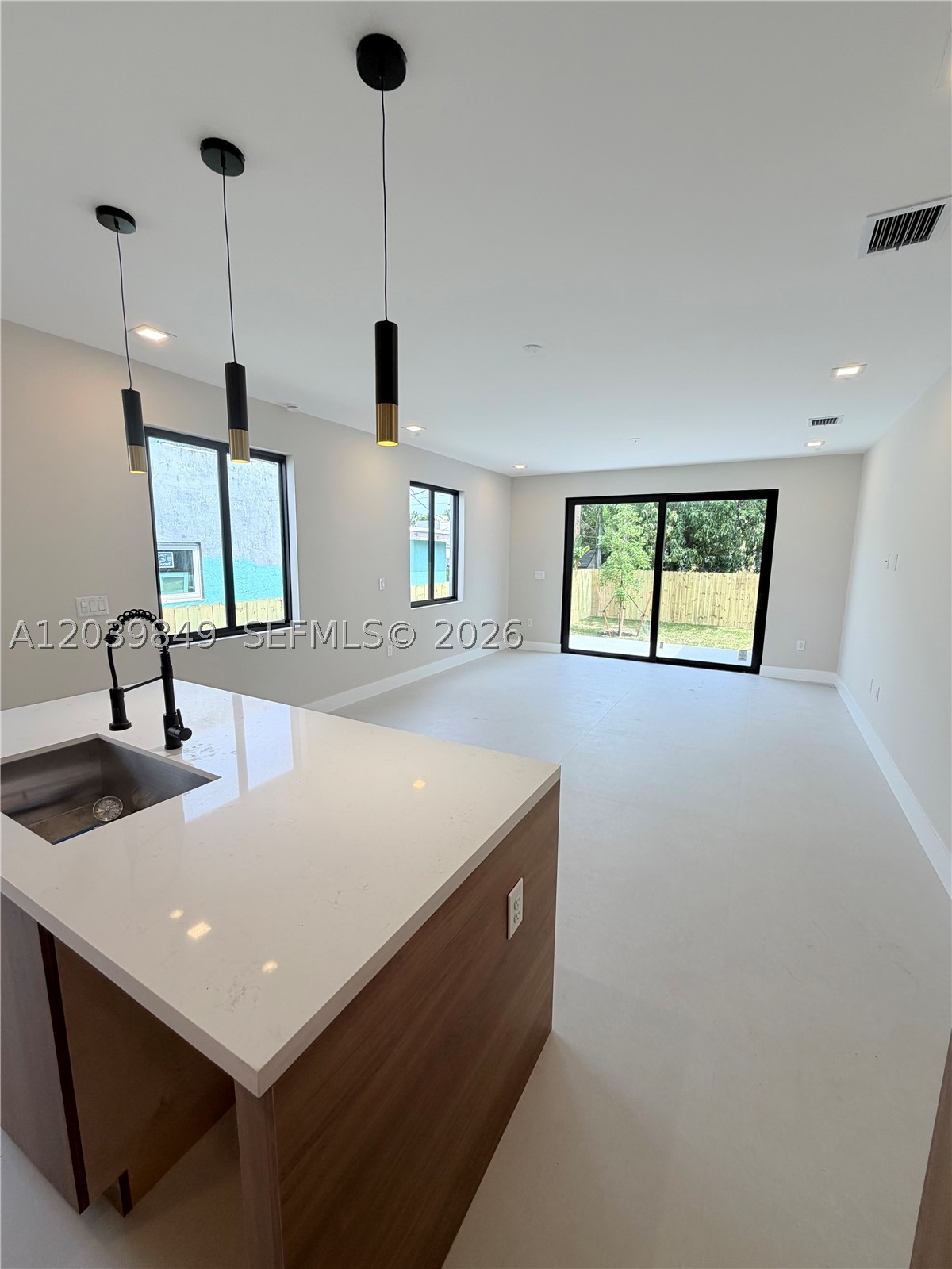 1860 NW 48th St, Miami FL 33142