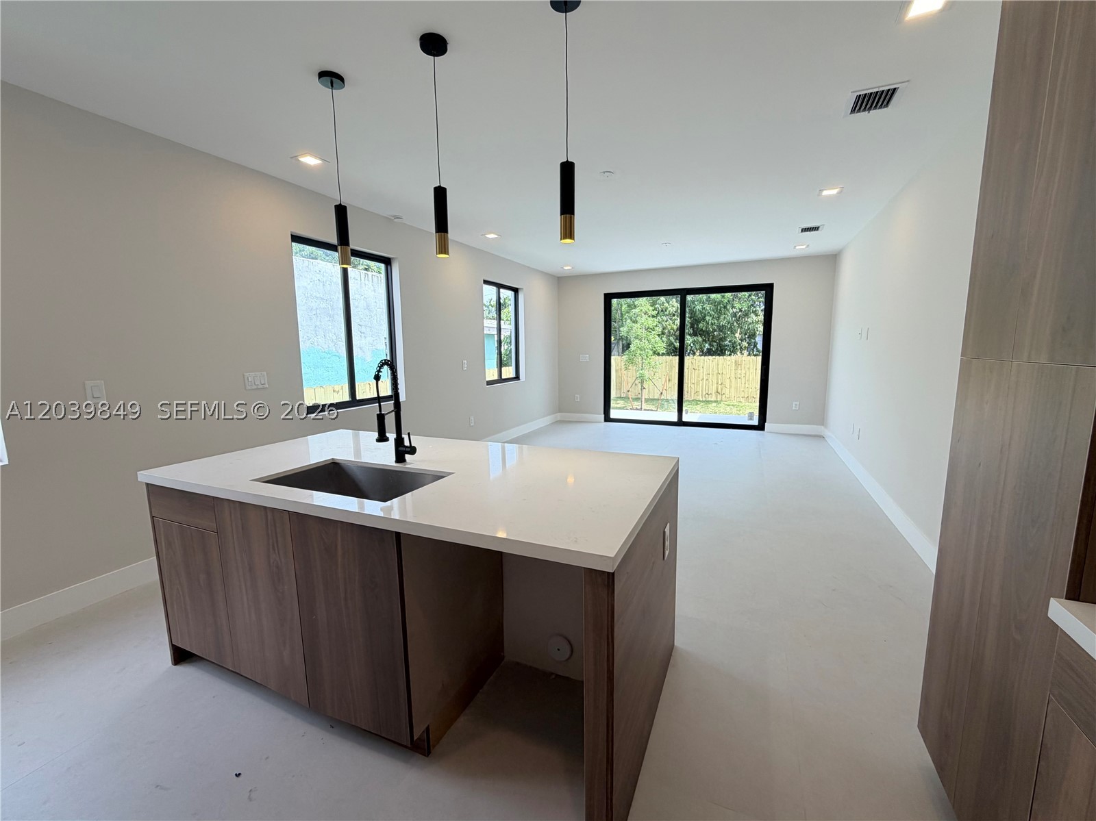 1860 NW 48th St, Miami FL 33142
