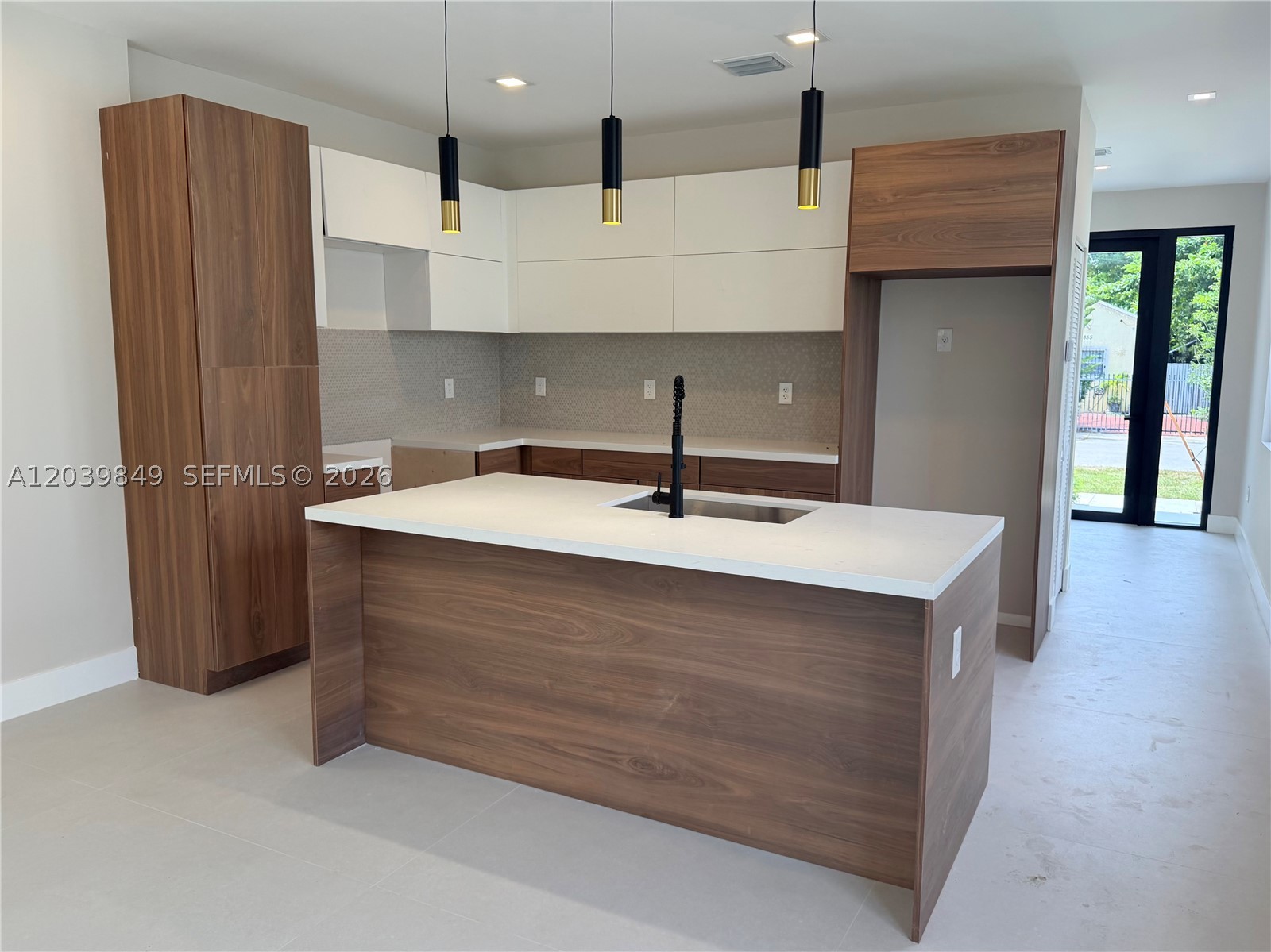 1860 NW 48th St, Miami FL 33142