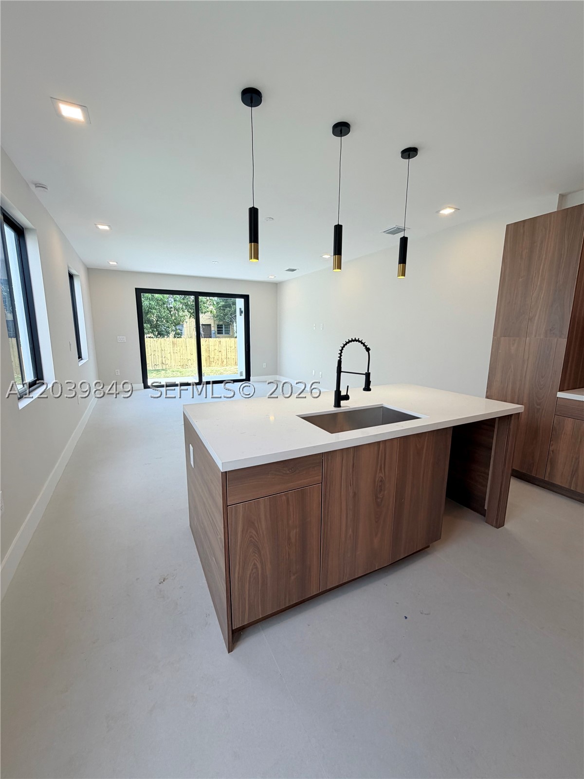 1860 NW 48th St, Miami FL 33142