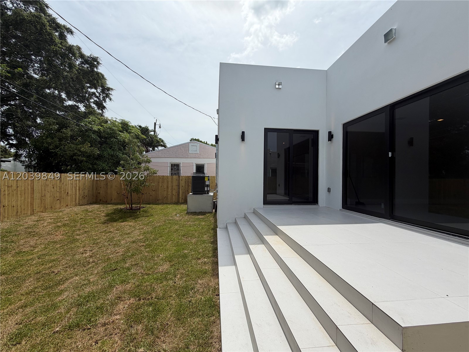 1860 NW 48th St, Miami FL 33142