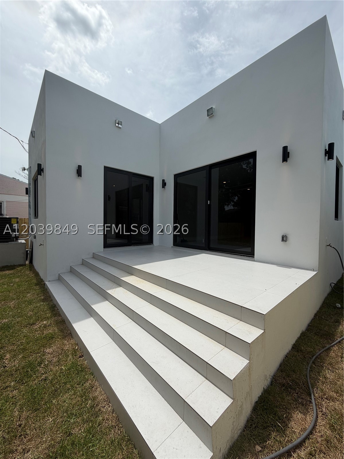 1860 NW 48th St, Miami FL 33142