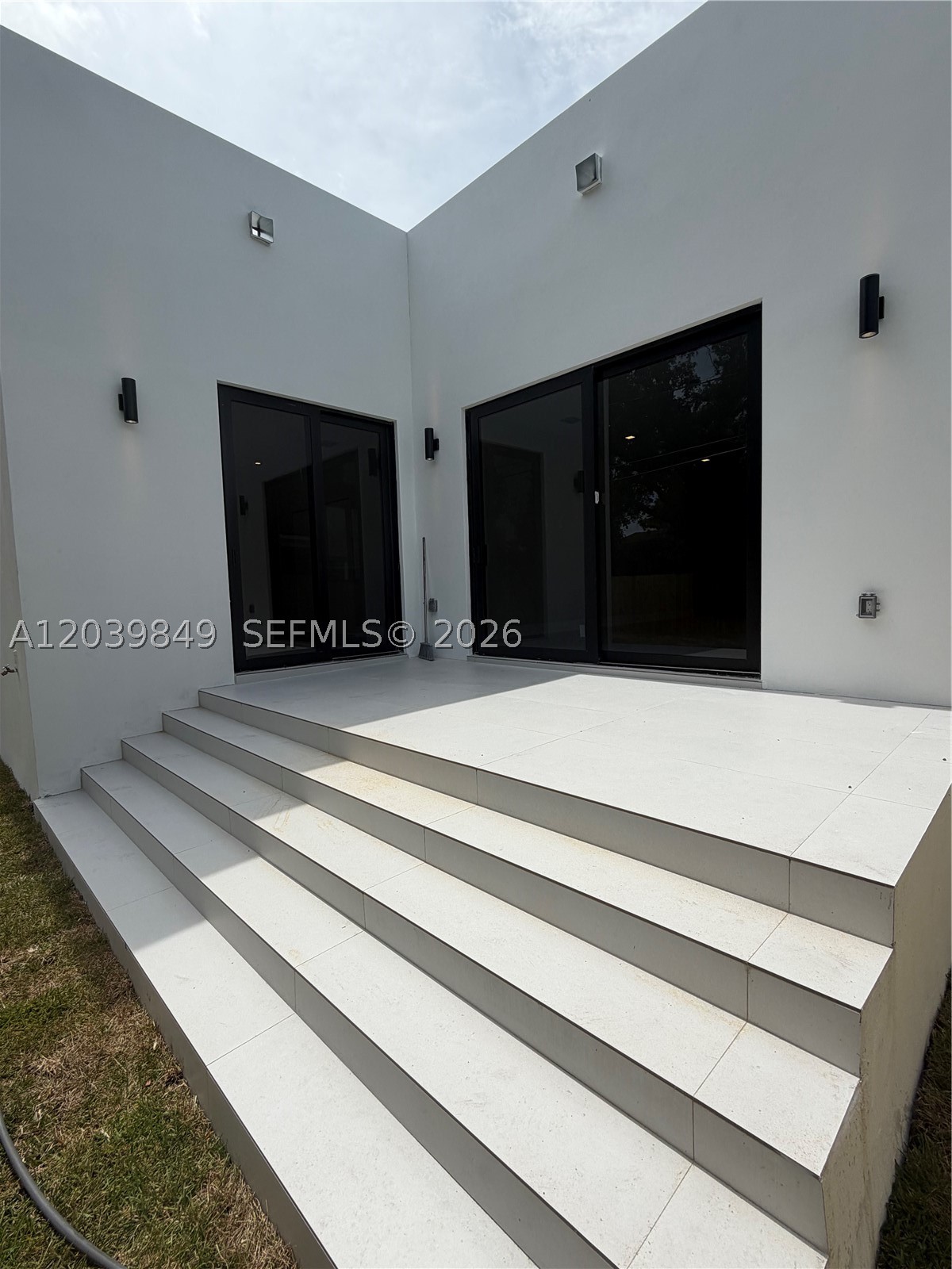1860 NW 48th St, Miami FL 33142