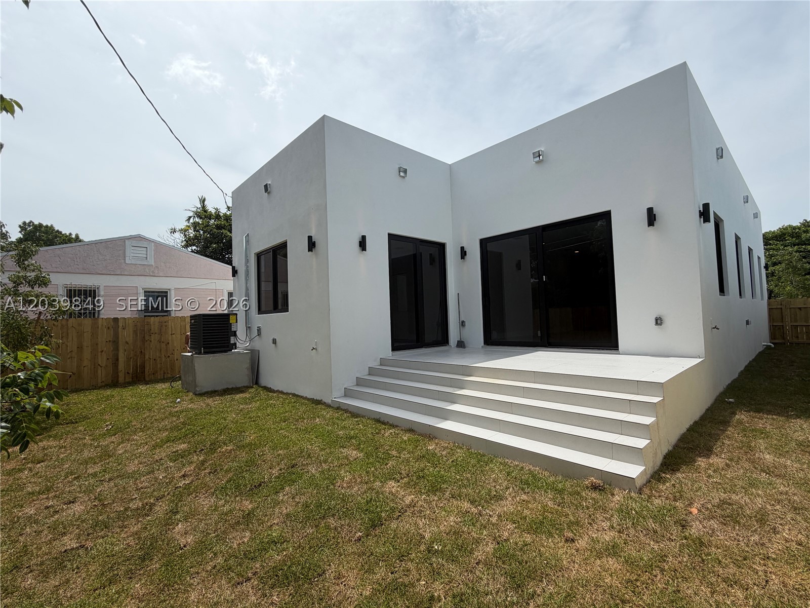 1860 NW 48th St, Miami FL 33142