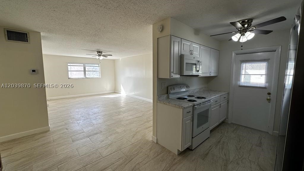 7480 SW 10th St #202A, North Lauderdale FL 33068