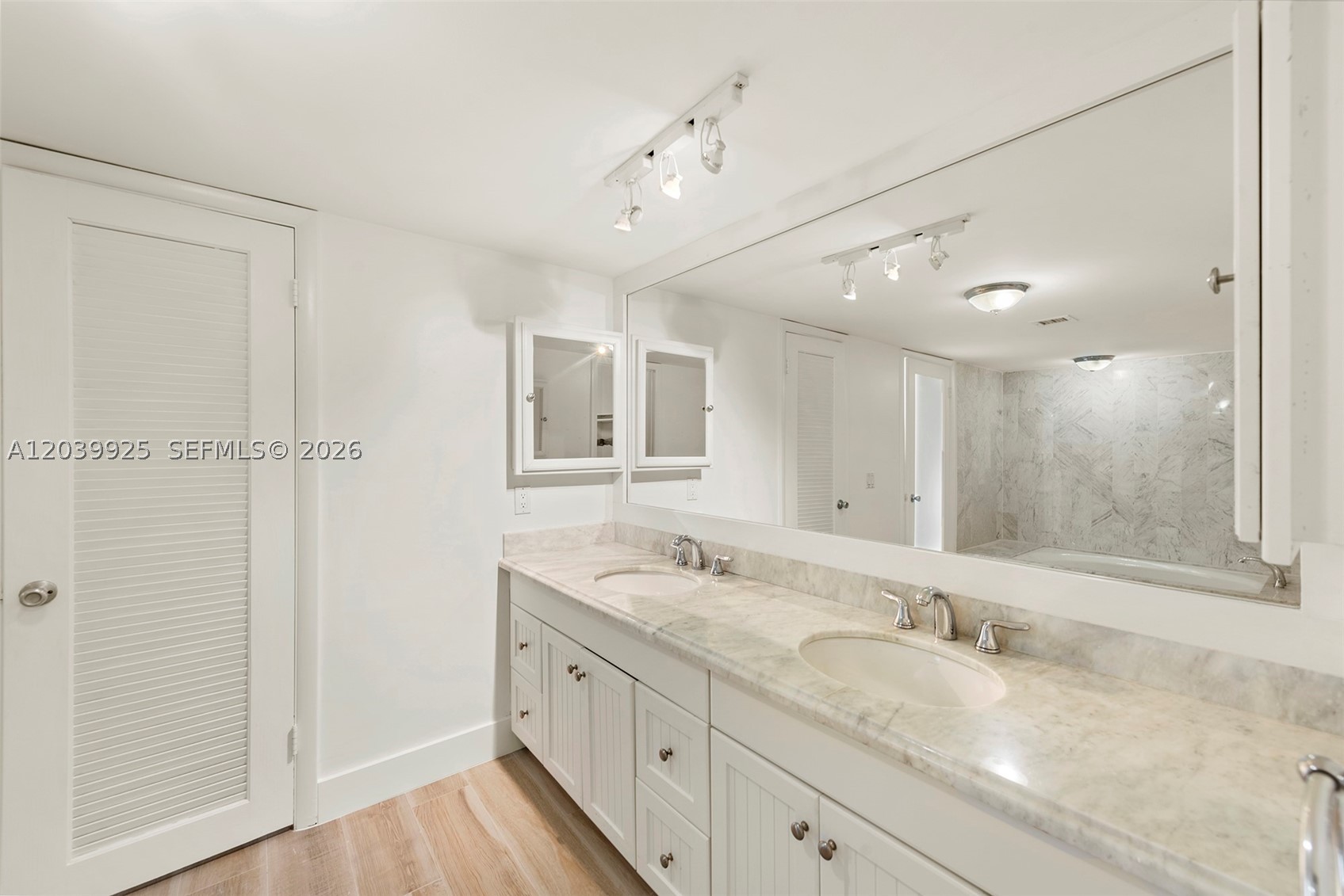 600 Grapetree Dr #7ES, Key Biscayne FL 33149
