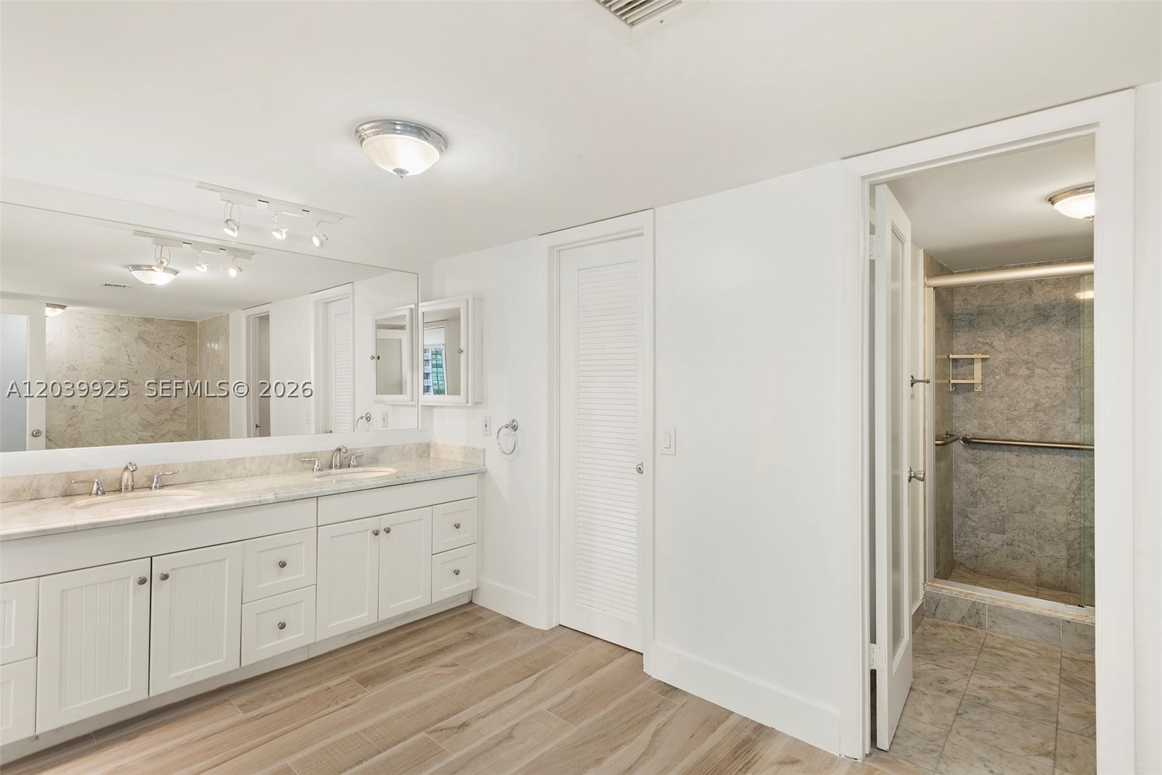 600 Grapetree Dr #7ES, Key Biscayne FL 33149