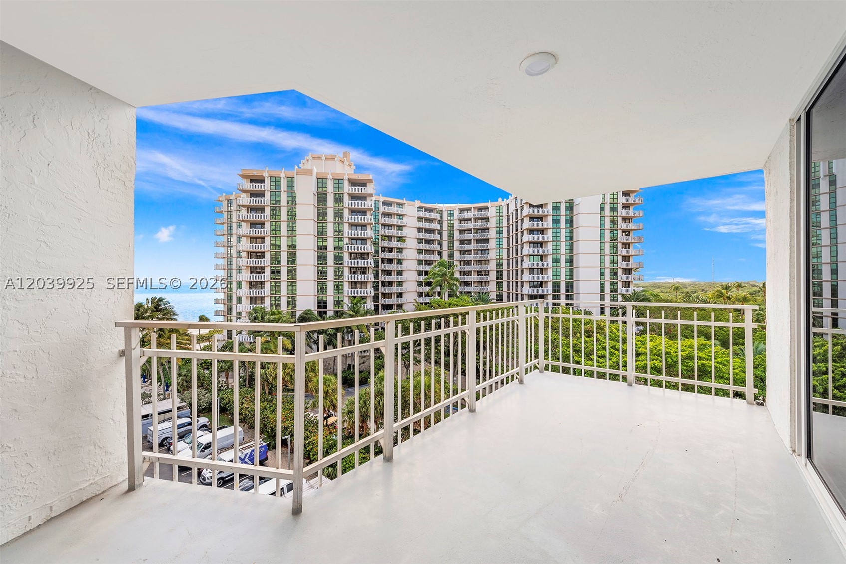 600 Grapetree Dr #7ES, Key Biscayne FL 33149