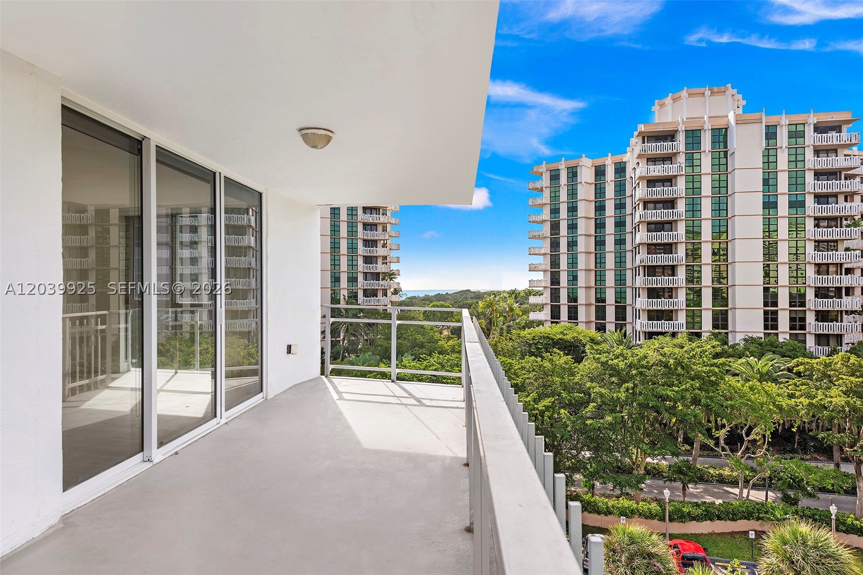 600 Grapetree Dr #7ES, Key Biscayne FL 33149