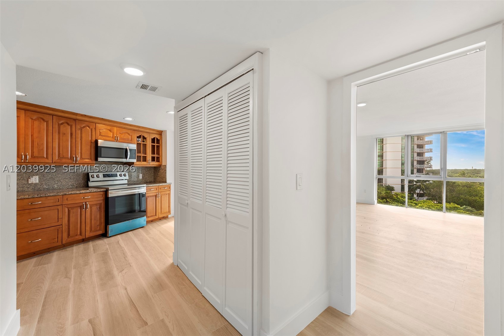 600 Grapetree Dr #7ES, Key Biscayne FL 33149