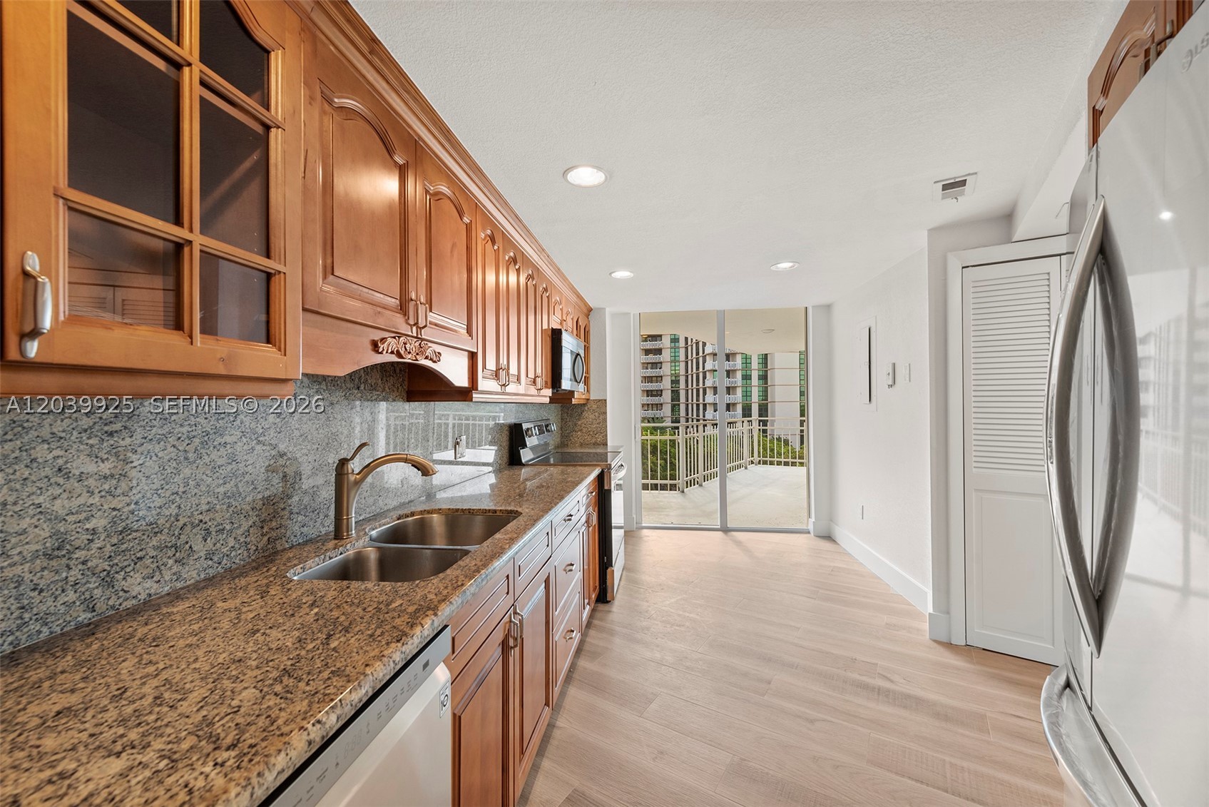 600 Grapetree Dr #7ES, Key Biscayne FL 33149