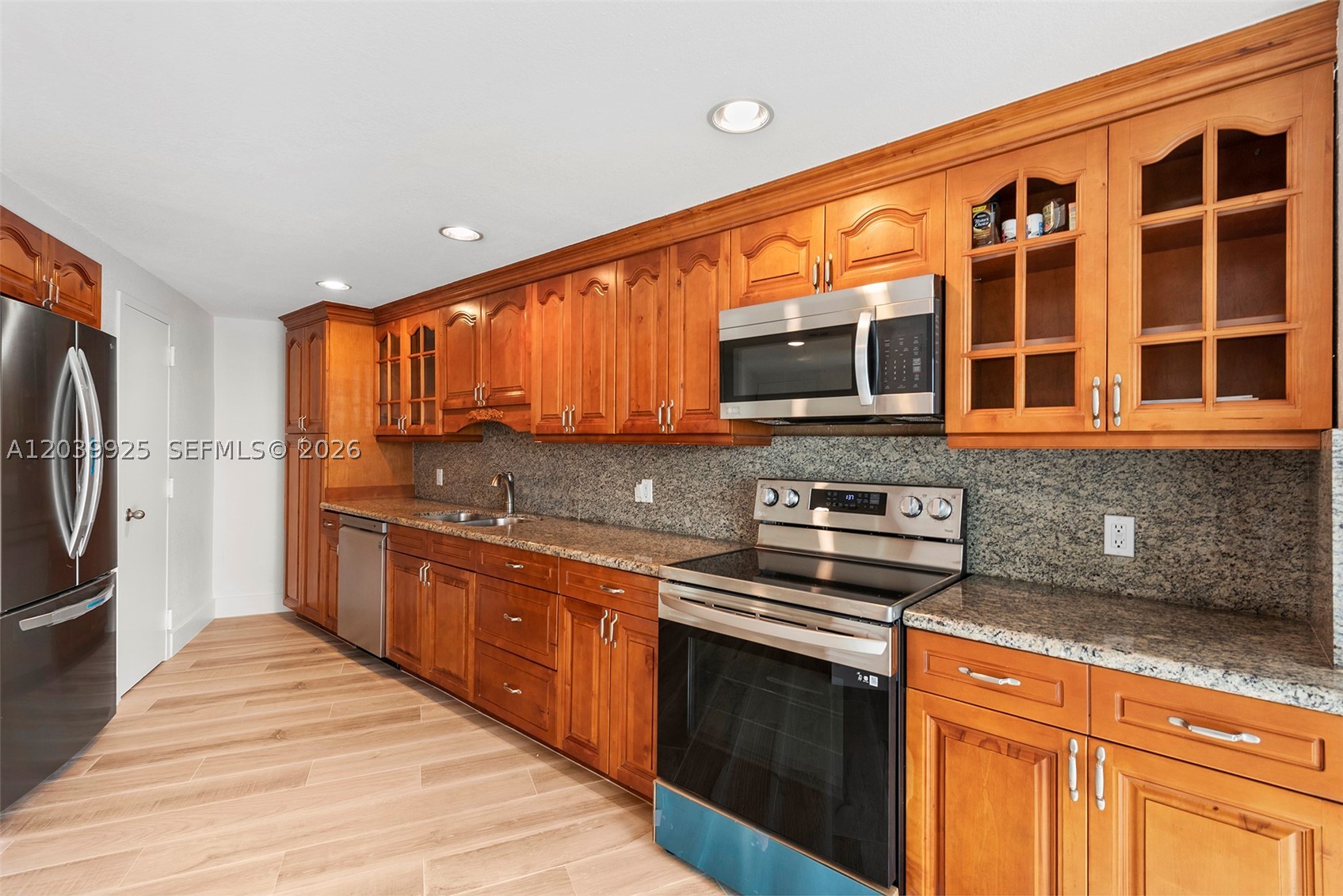 600 Grapetree Dr #7ES, Key Biscayne FL 33149