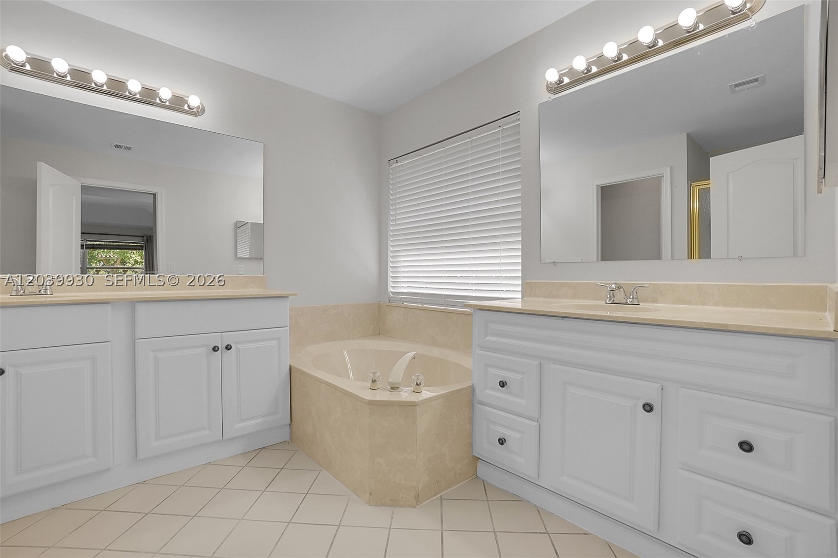 1574 NW 103rd Ter, Coral Springs FL 33071