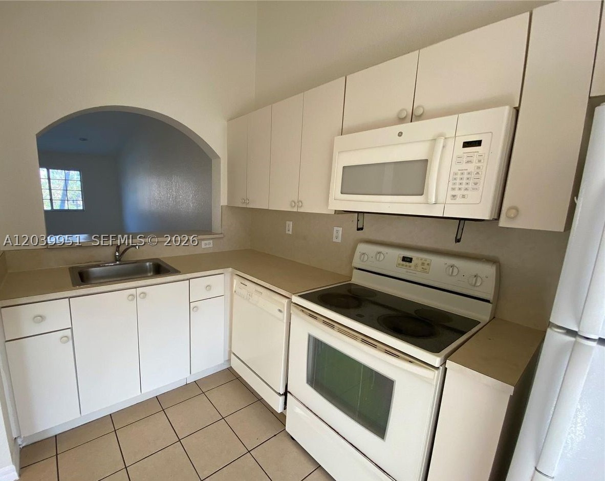 930 NE 34th Ave #202, Homestead FL 33033