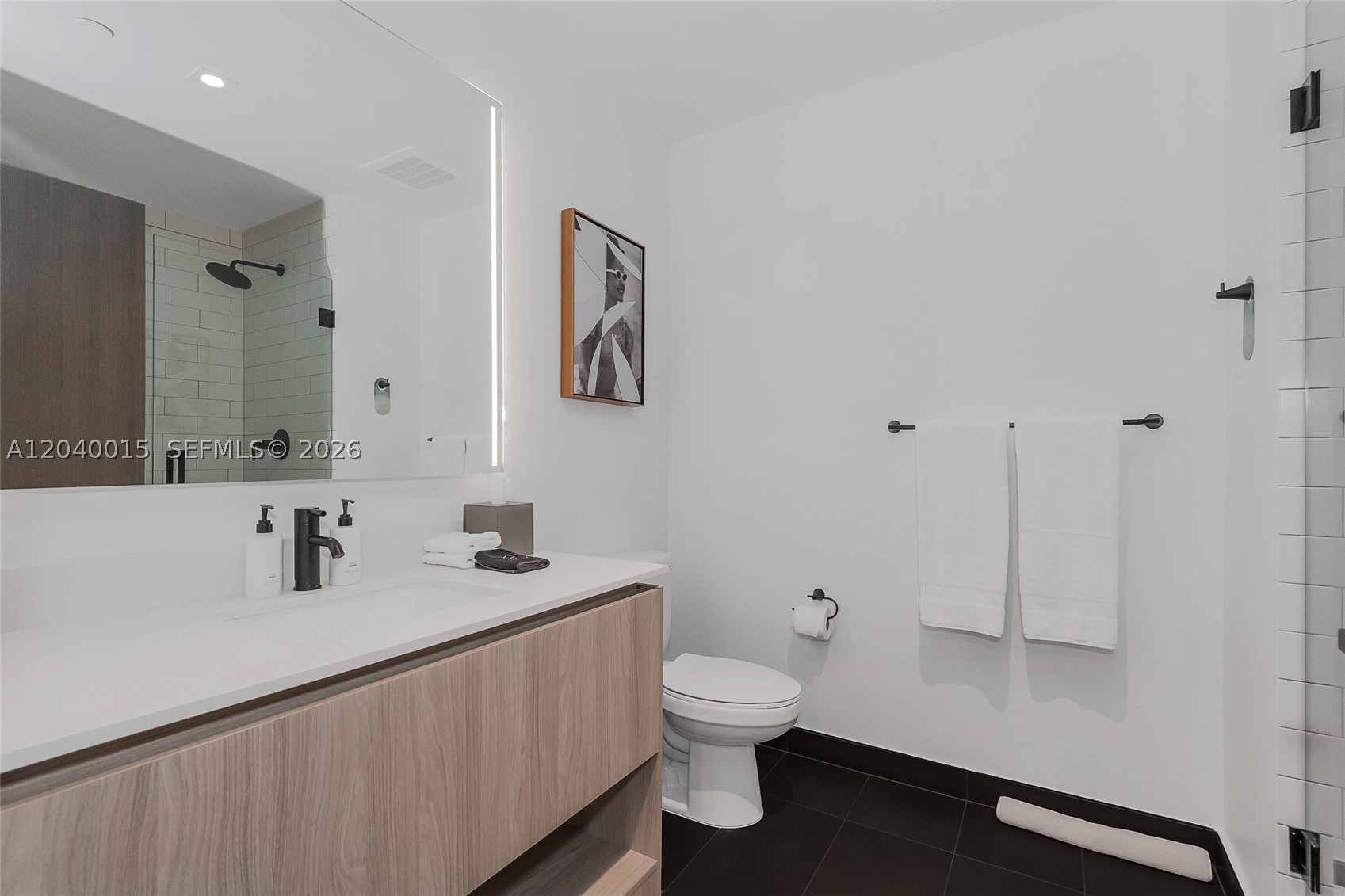 398 NE 5th St #2301, Miami FL 33132
