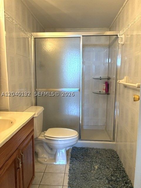 2500 NE 135th St #C611, North Miami FL 33181