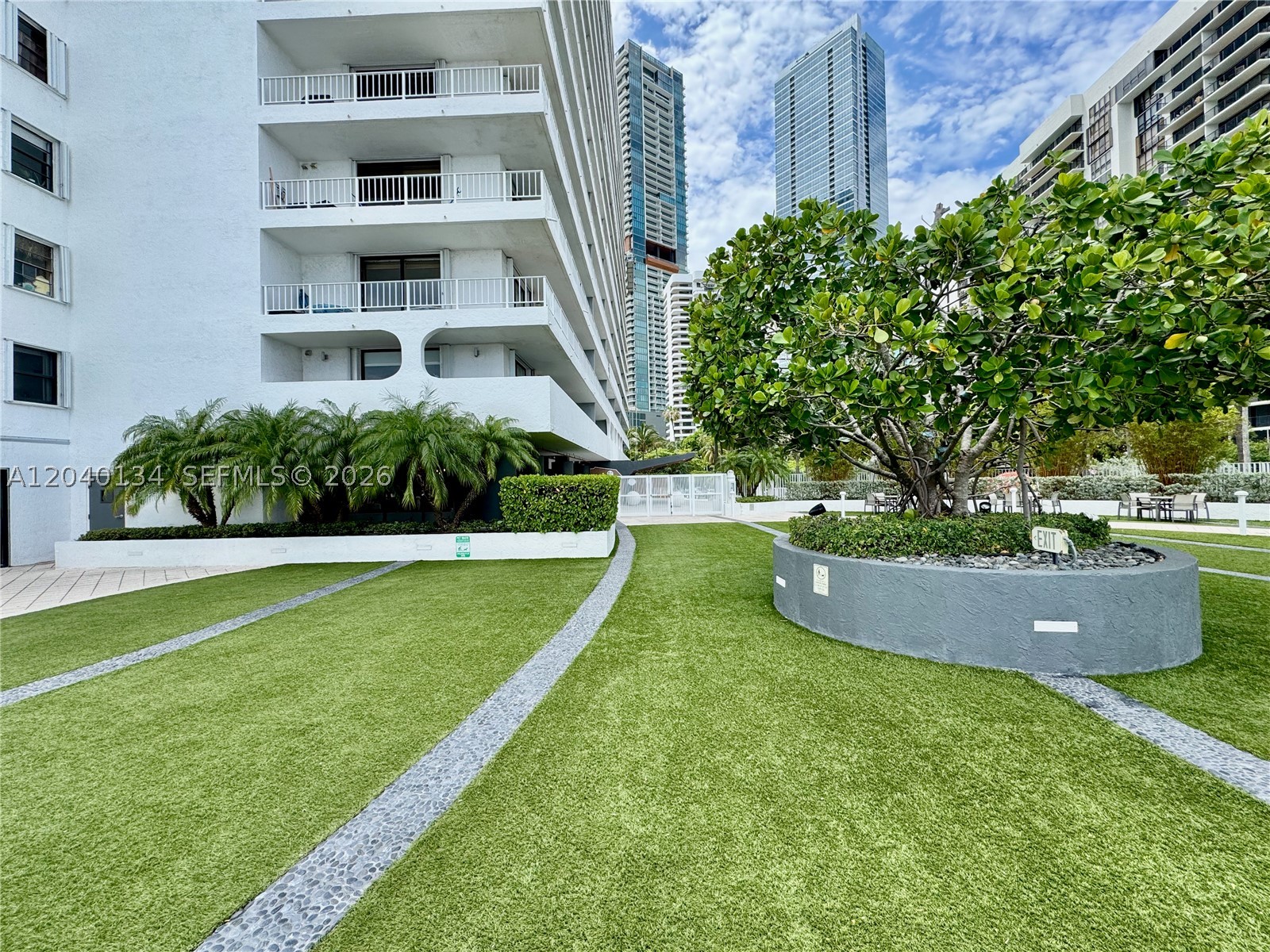 200 SE 15th Rd #9I, Miami FL 33129