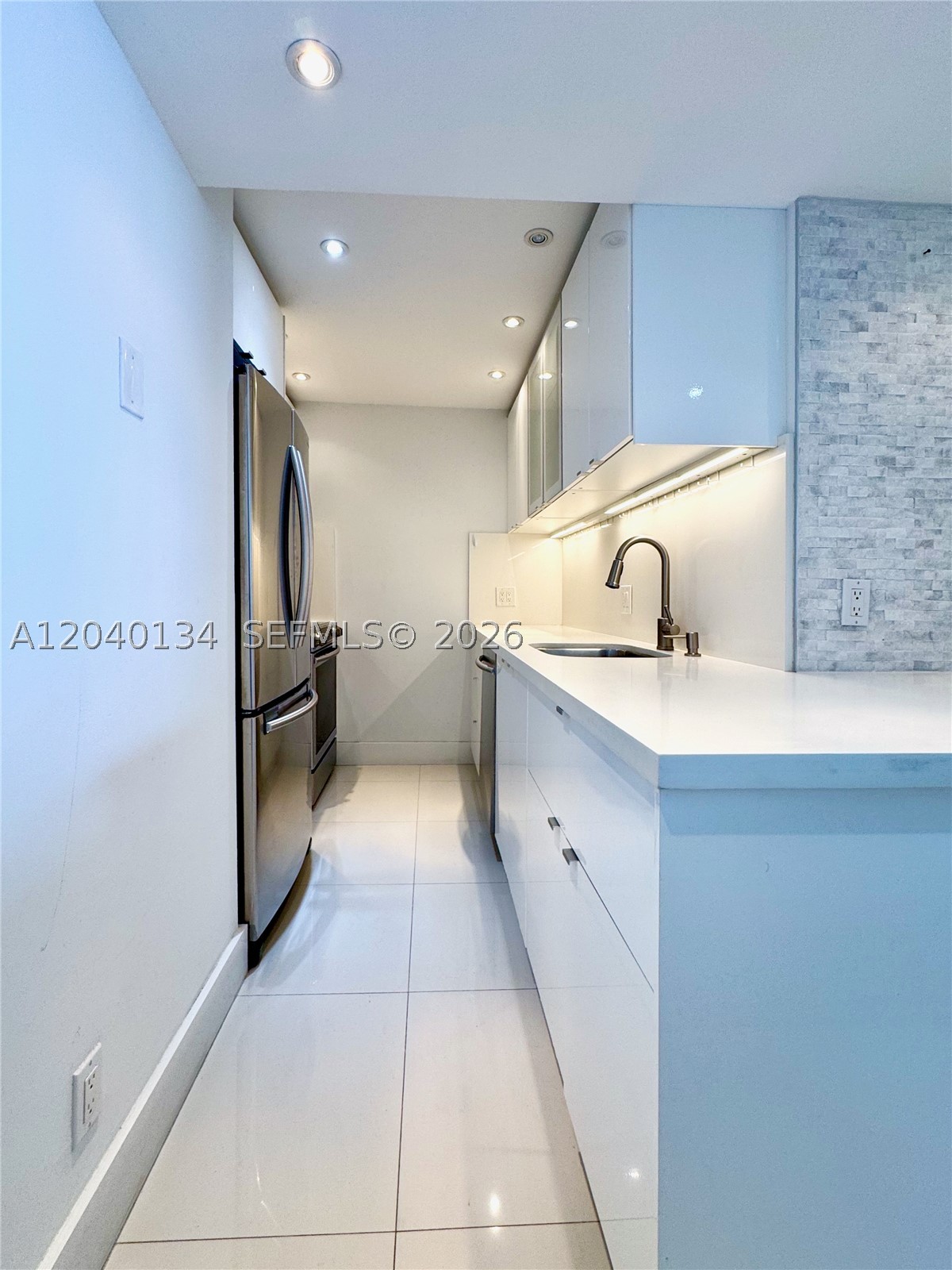 200 SE 15th Rd #9I, Miami FL 33129
