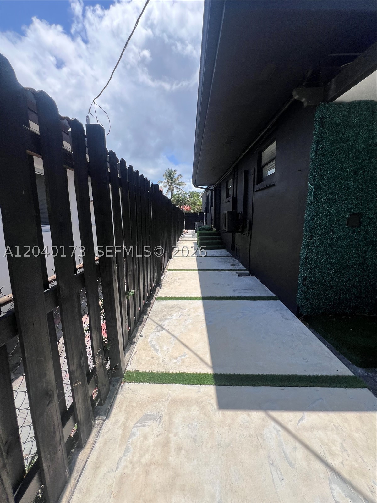 2425 SW 26th Ln, Miami FL 33133