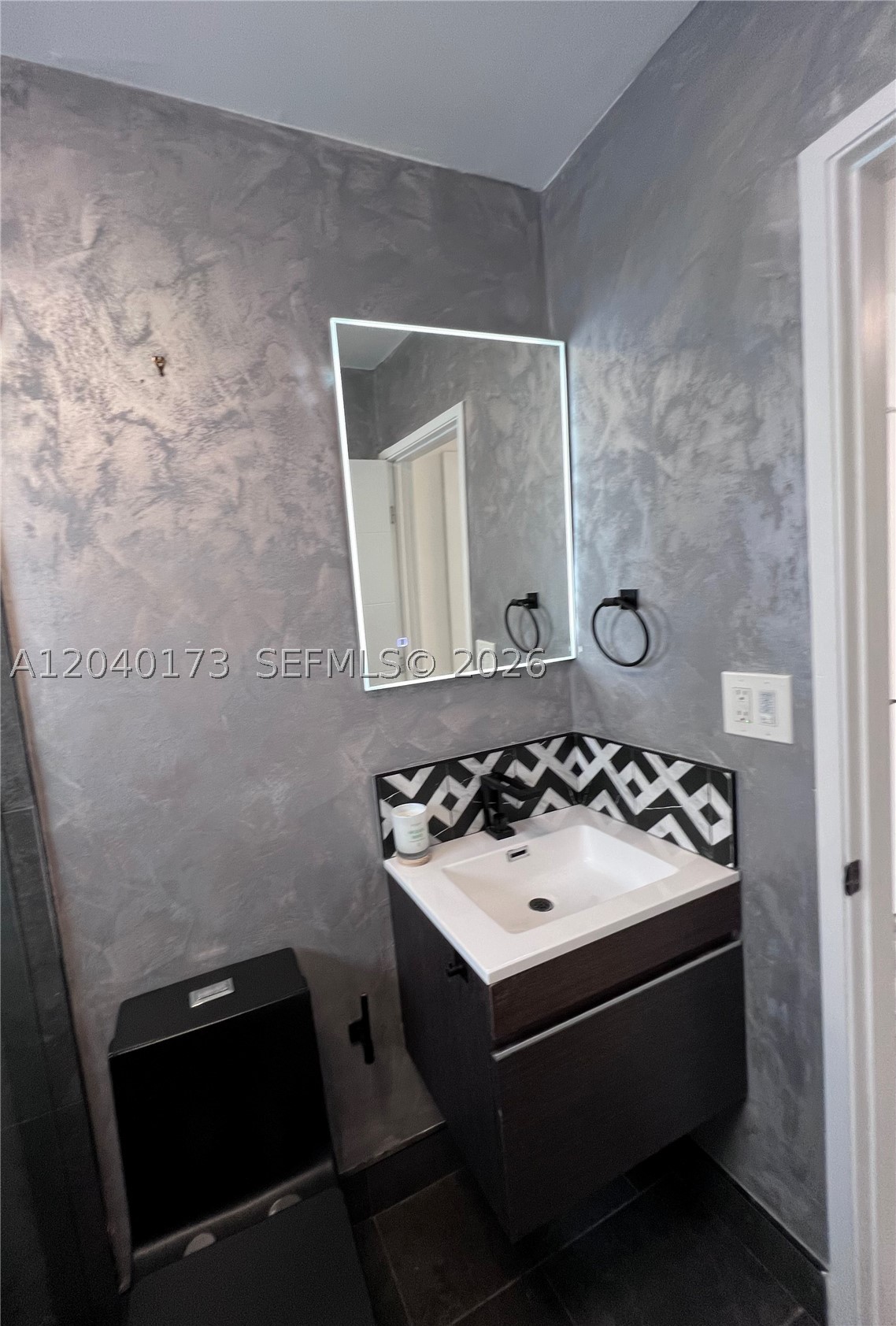 2425 SW 26th Ln, Miami FL 33133