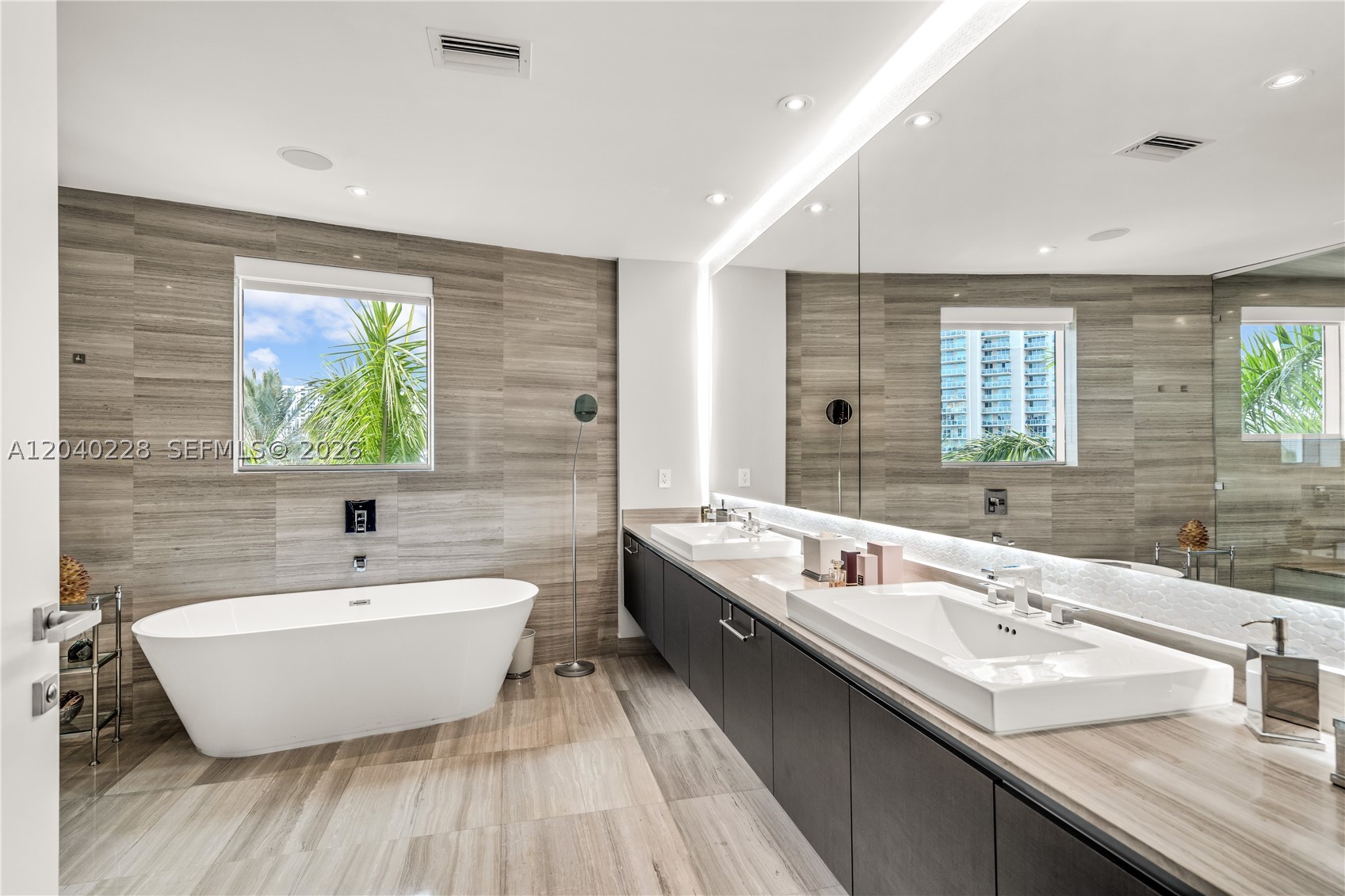3300 NE 188th St #318, Aventura FL 33180