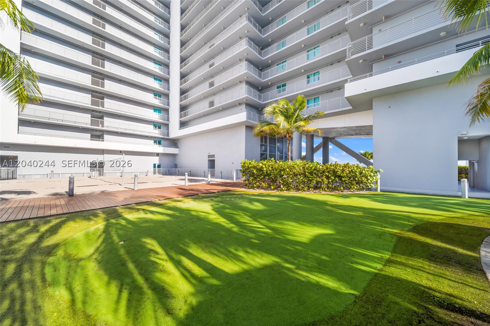 888 Biscayne Blvd #3907, Miami FL 33132