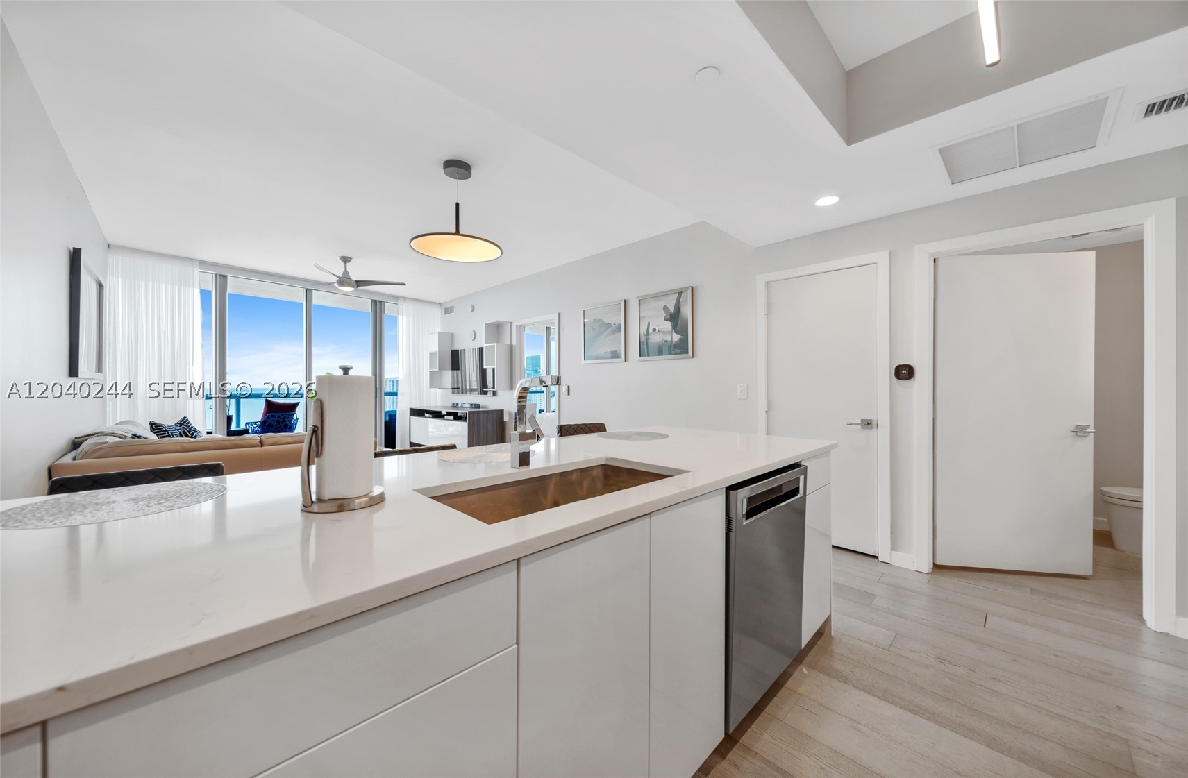 888 Biscayne Blvd #3907, Miami FL 33132