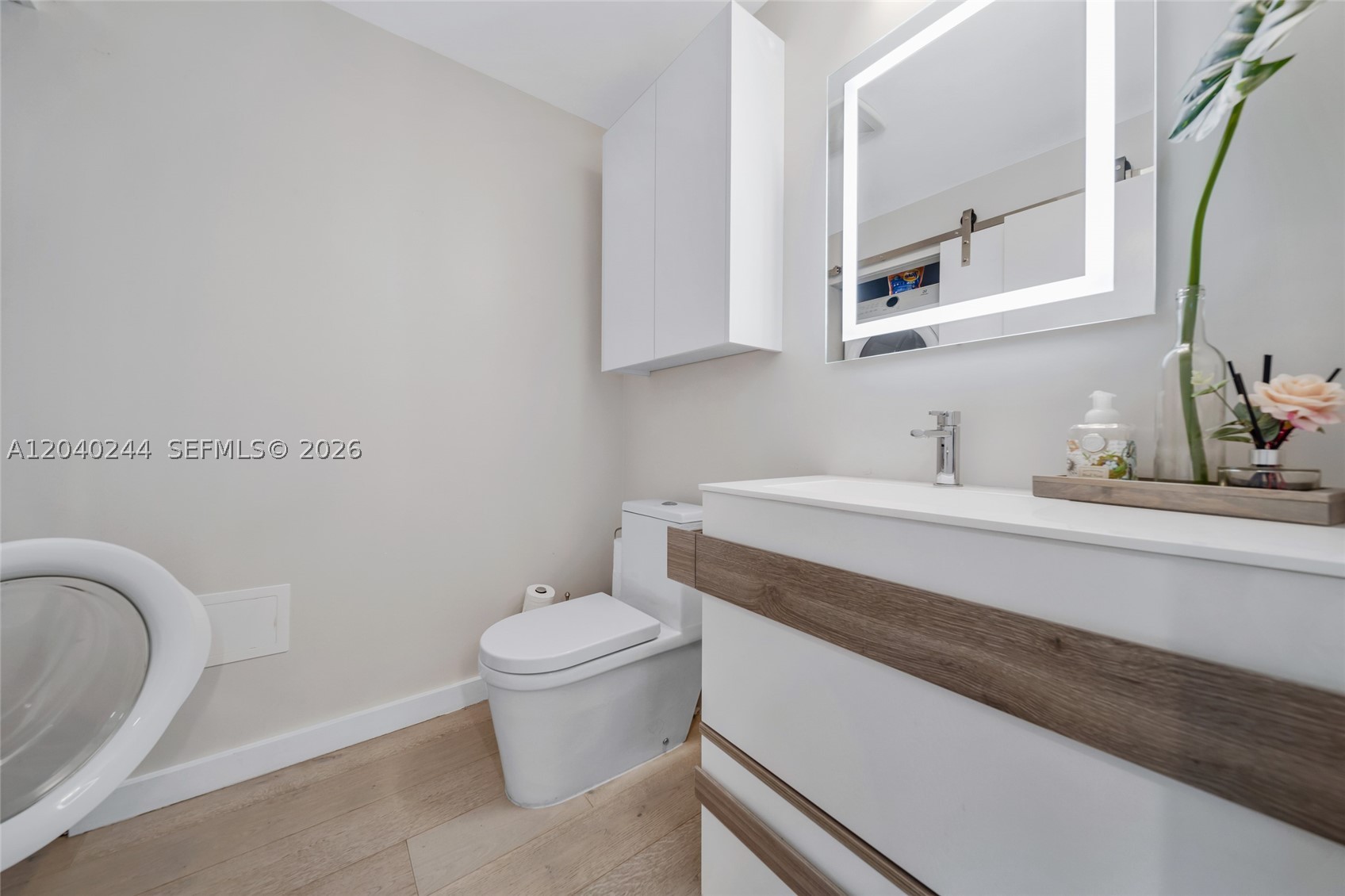 888 Biscayne Blvd #3907, Miami FL 33132