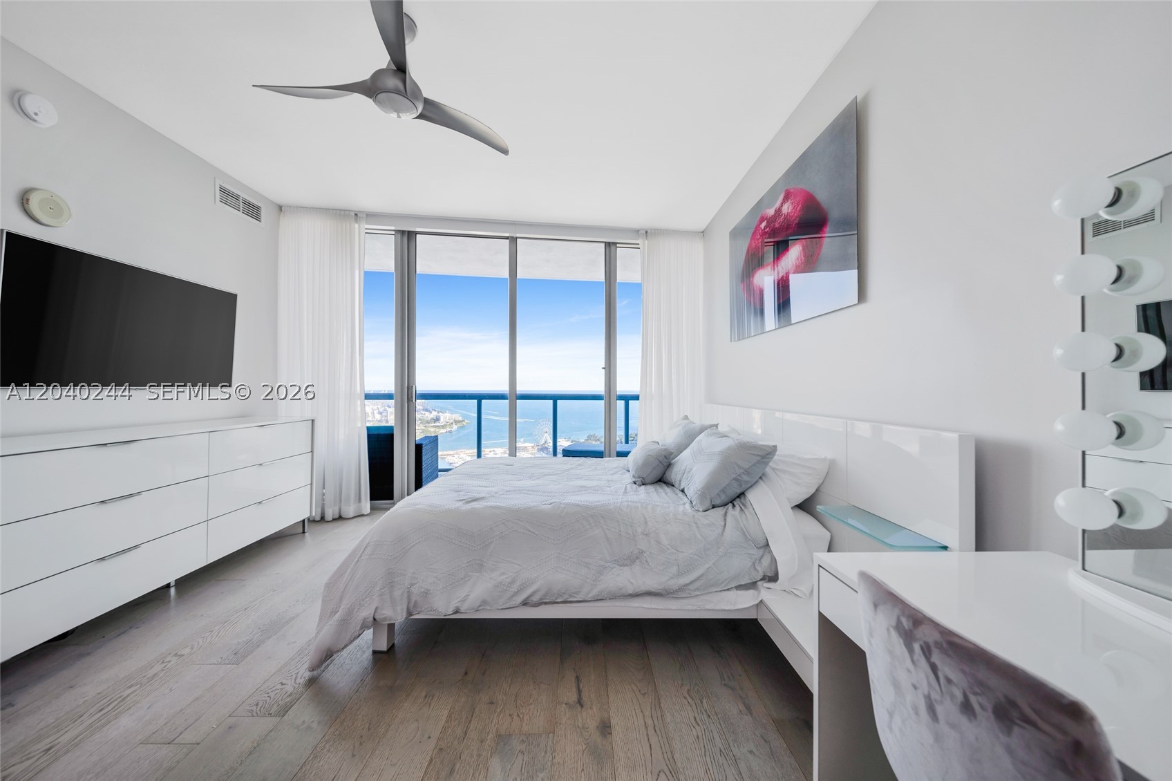 888 Biscayne Blvd #3907, Miami FL 33132