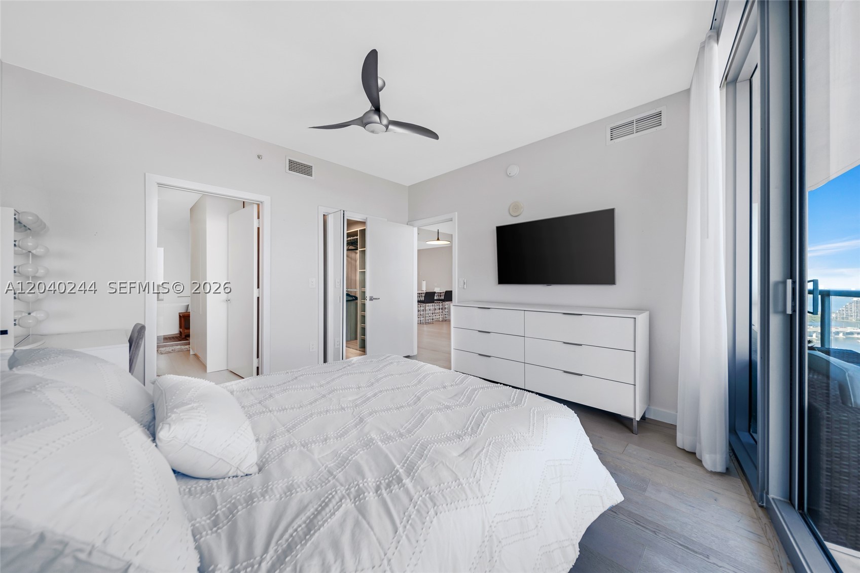 888 Biscayne Blvd #3907, Miami FL 33132