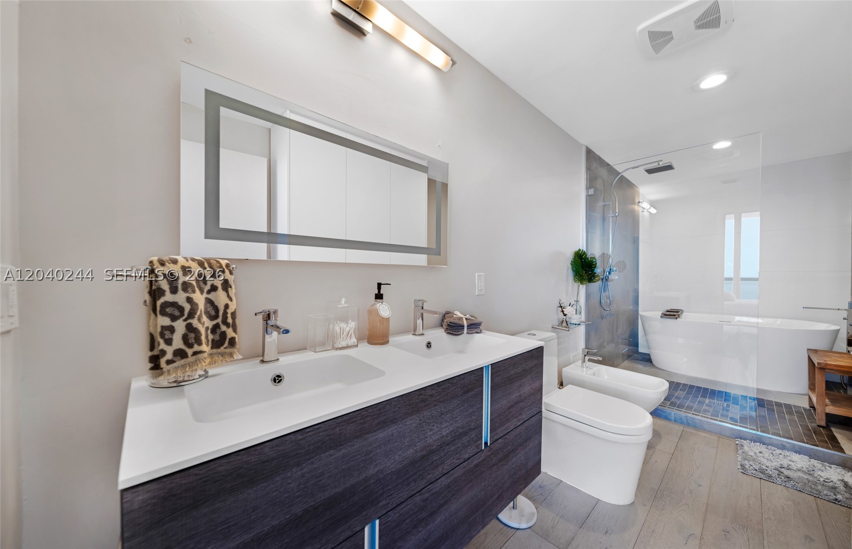 888 Biscayne Blvd #3907, Miami FL 33132