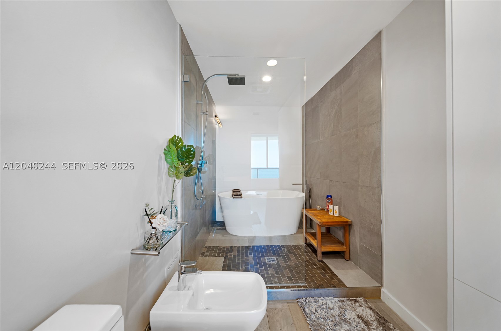 888 Biscayne Blvd #3907, Miami FL 33132