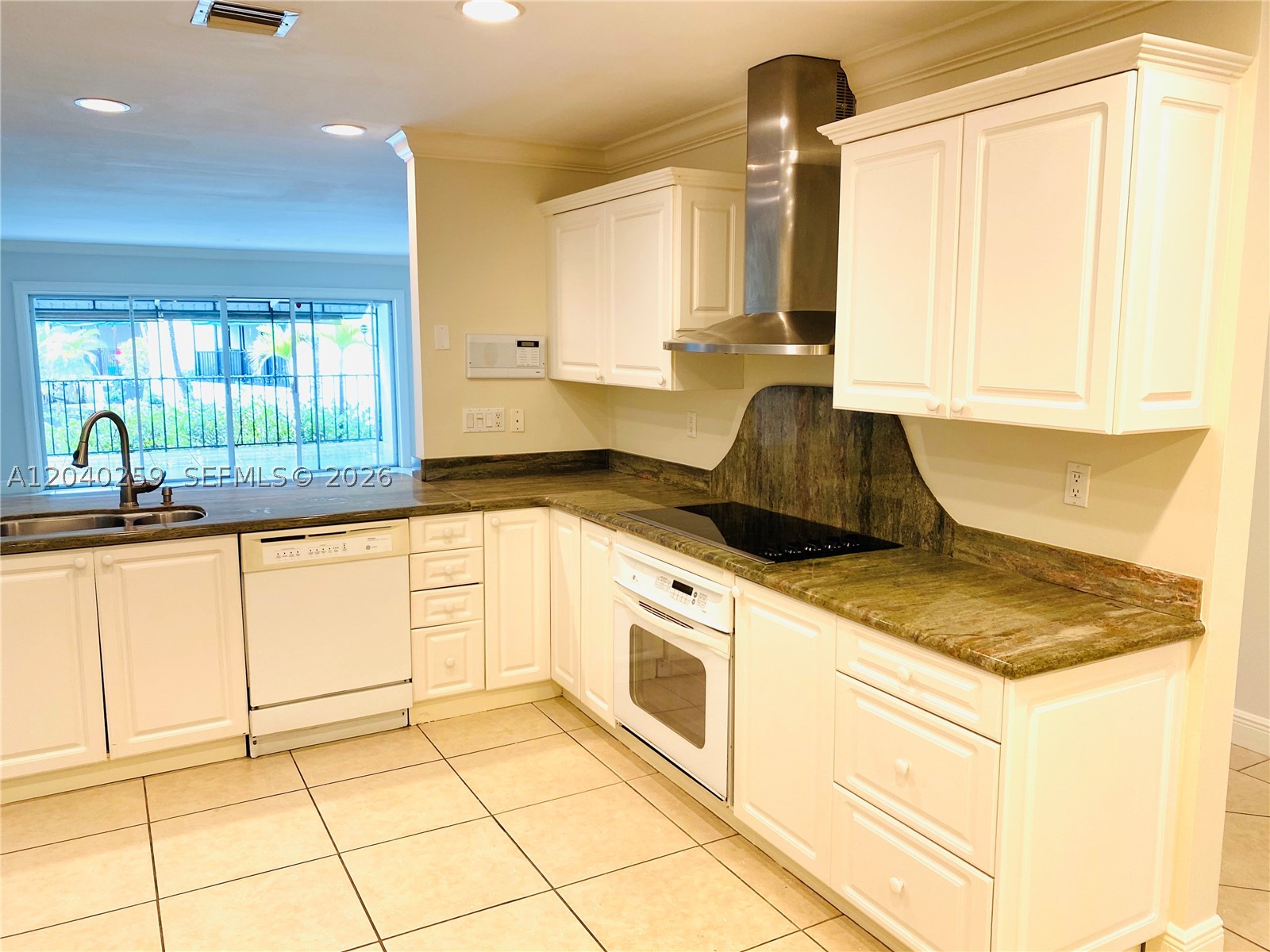 15187 W Loch Isle Dr W #15187, Miami Lakes FL 33014