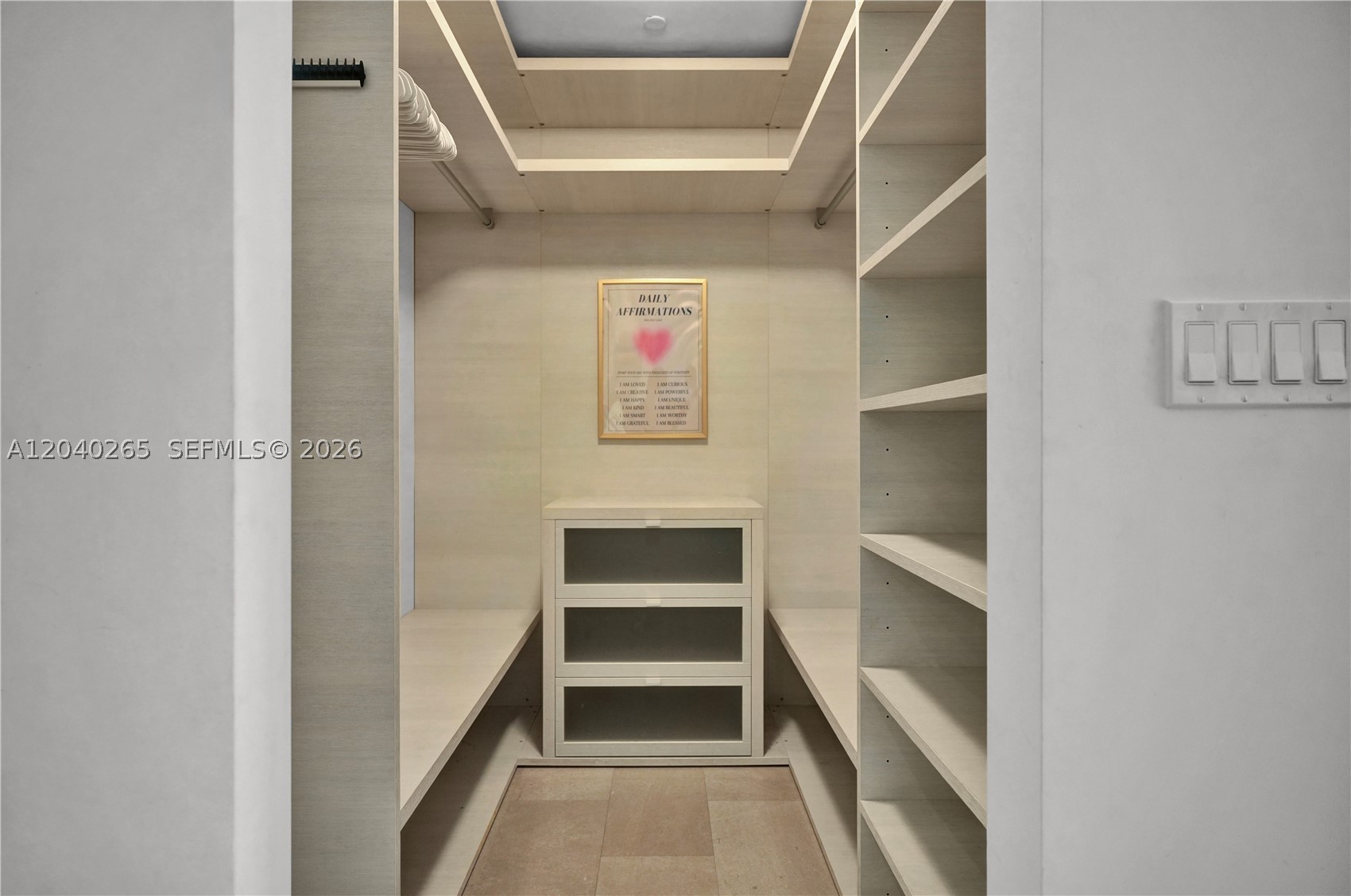 68 SE 6th St #1004, Miami FL 33131