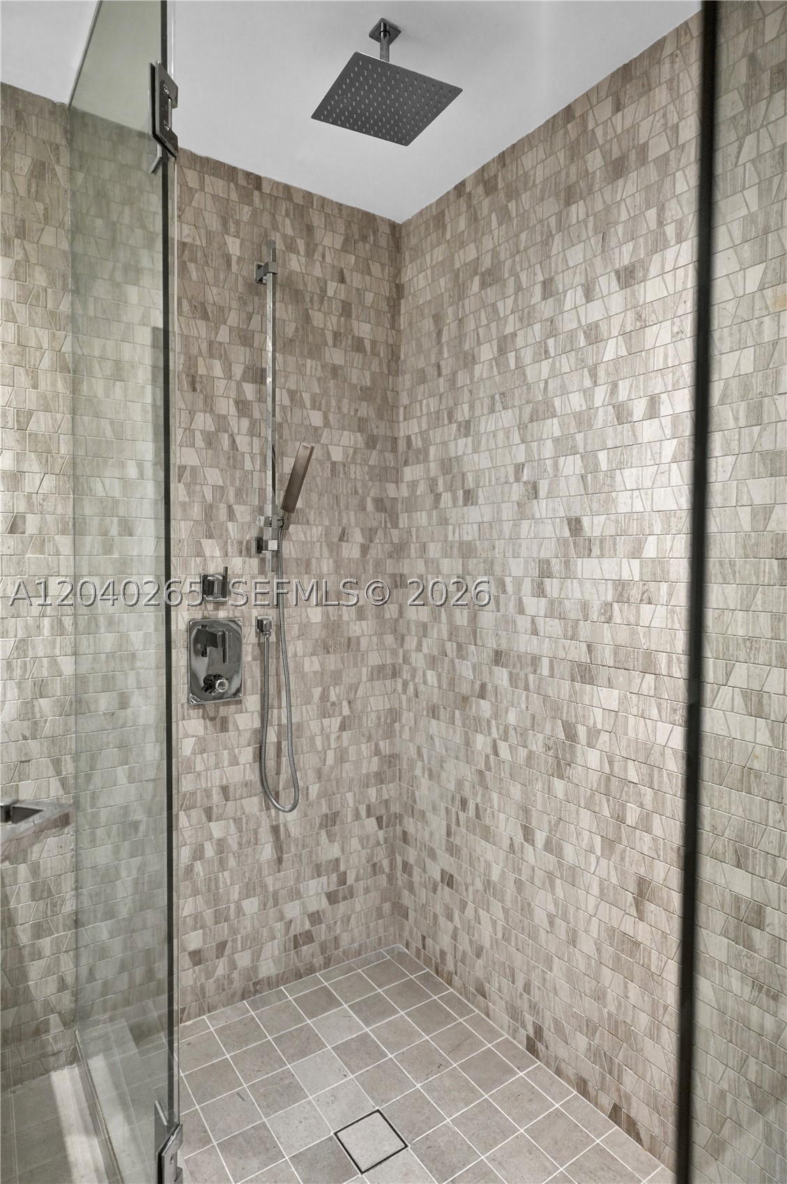68 SE 6th St #1004, Miami FL 33131