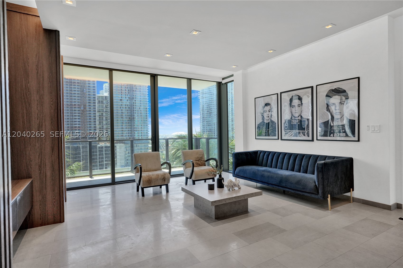 68 SE 6th St #1004, Miami FL 33131