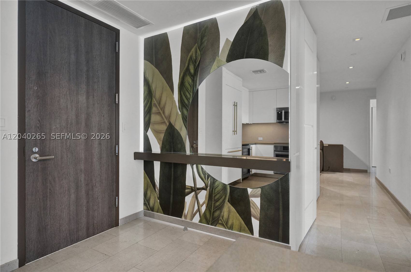 68 SE 6th St #1004, Miami FL 33131