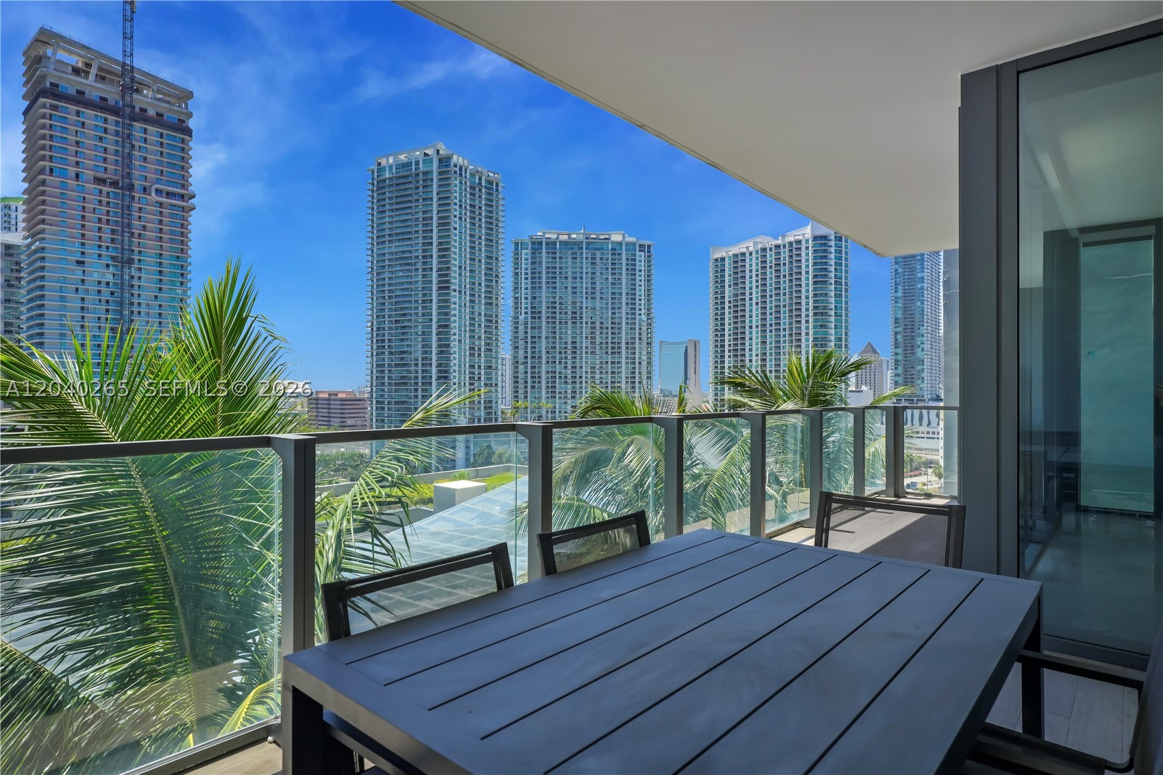 68 SE 6th St #1004, Miami FL 33131