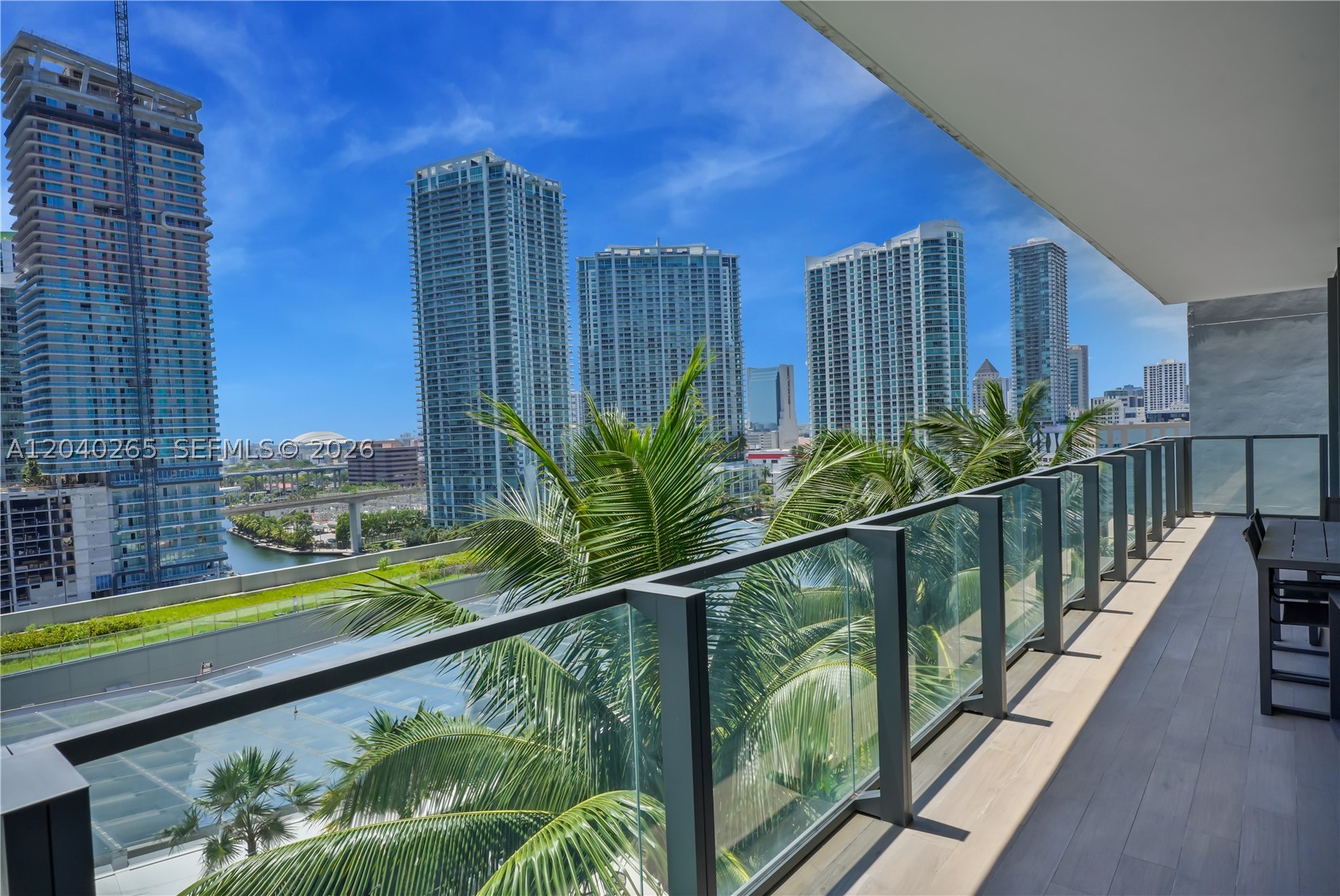 68 SE 6th St #1004, Miami FL 33131
