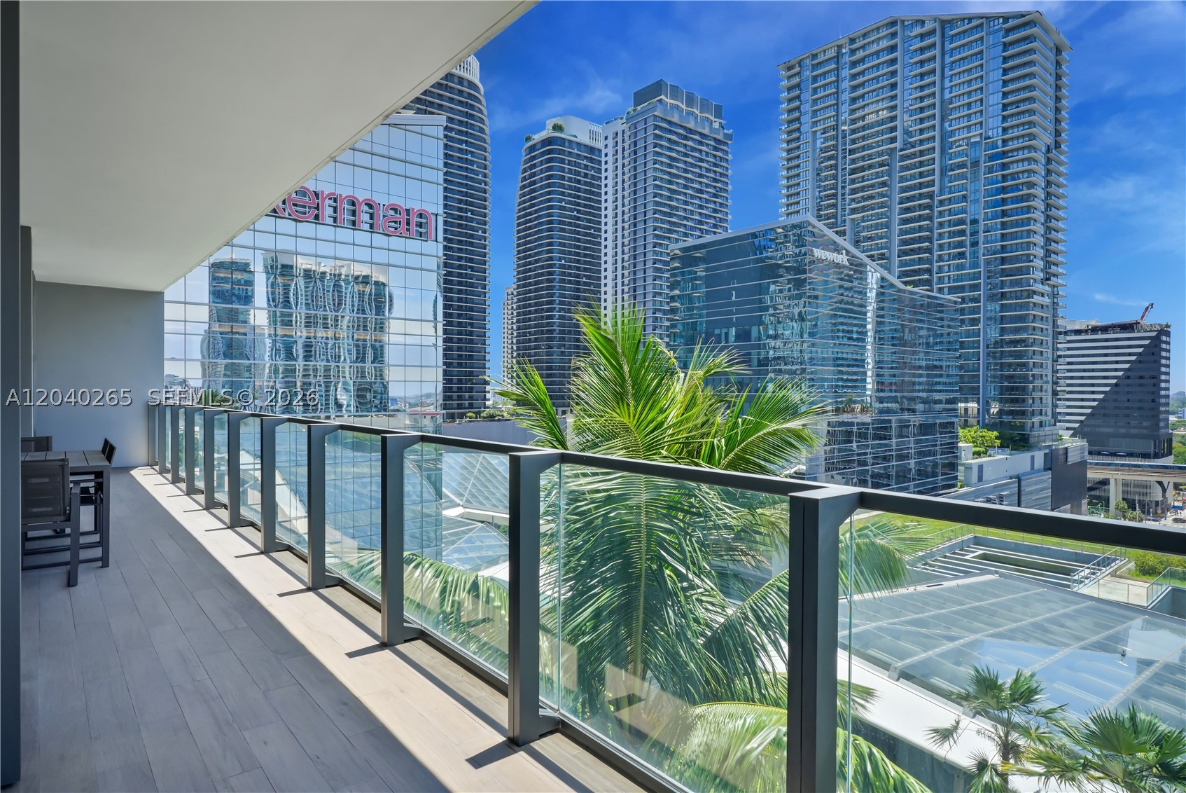 68 SE 6th St #1004, Miami FL 33131
